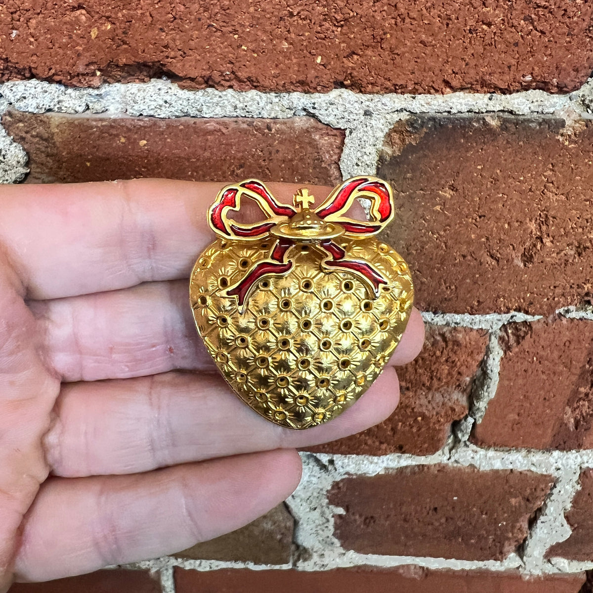 VIVIENNE WESTWOOD 1990's 'Boudoir' pendent brooch – Wellington