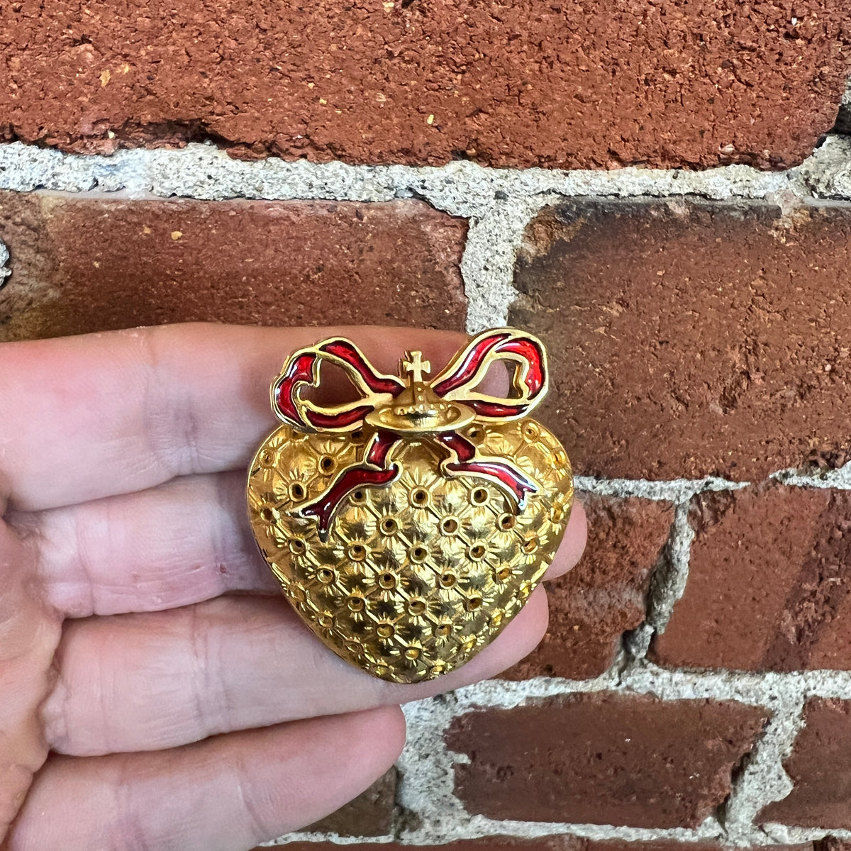 VIVIENNE WESTWOOD 1990's 'Boudoir' pendent brooch – Wellington