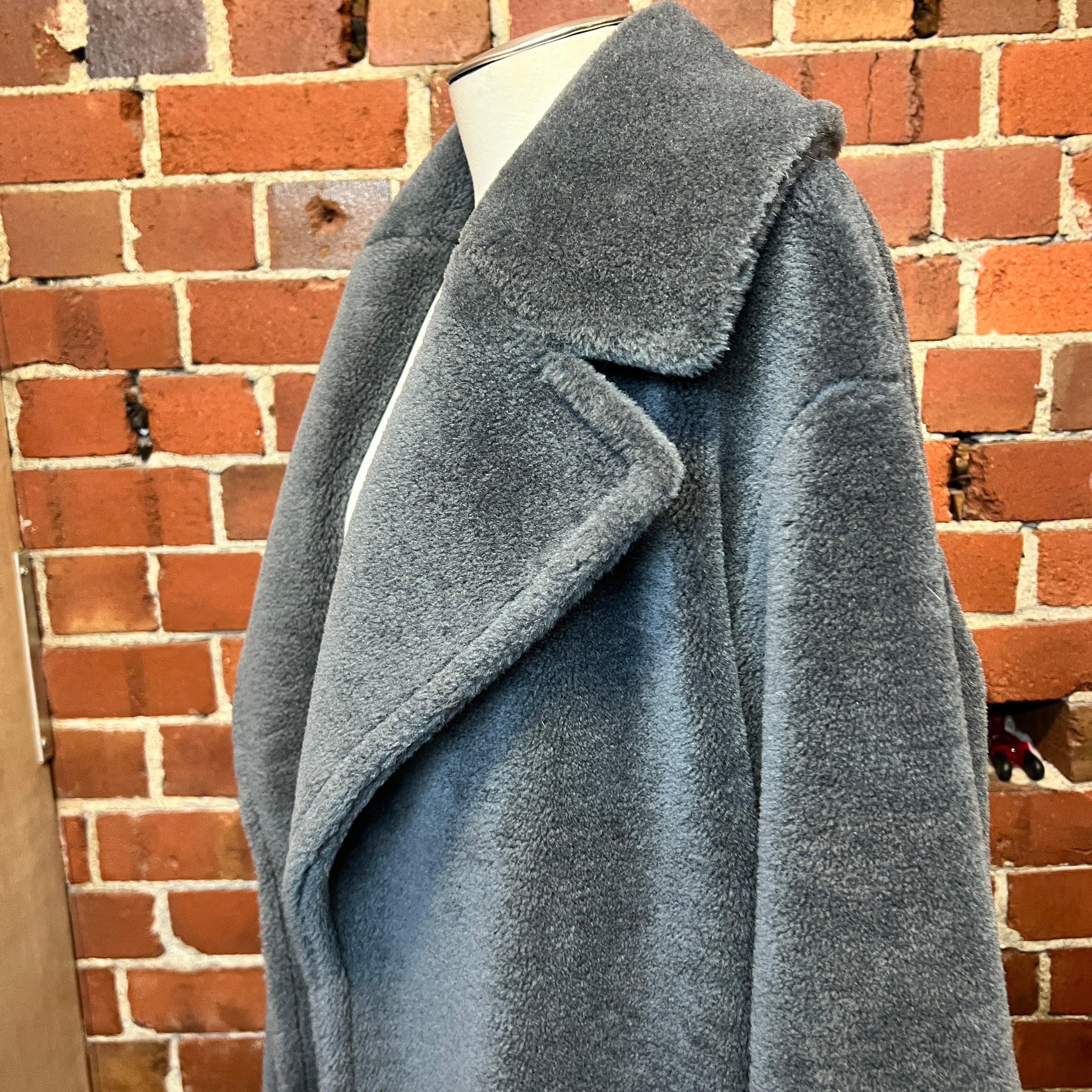 COUNTRY ROAD pure wool coat