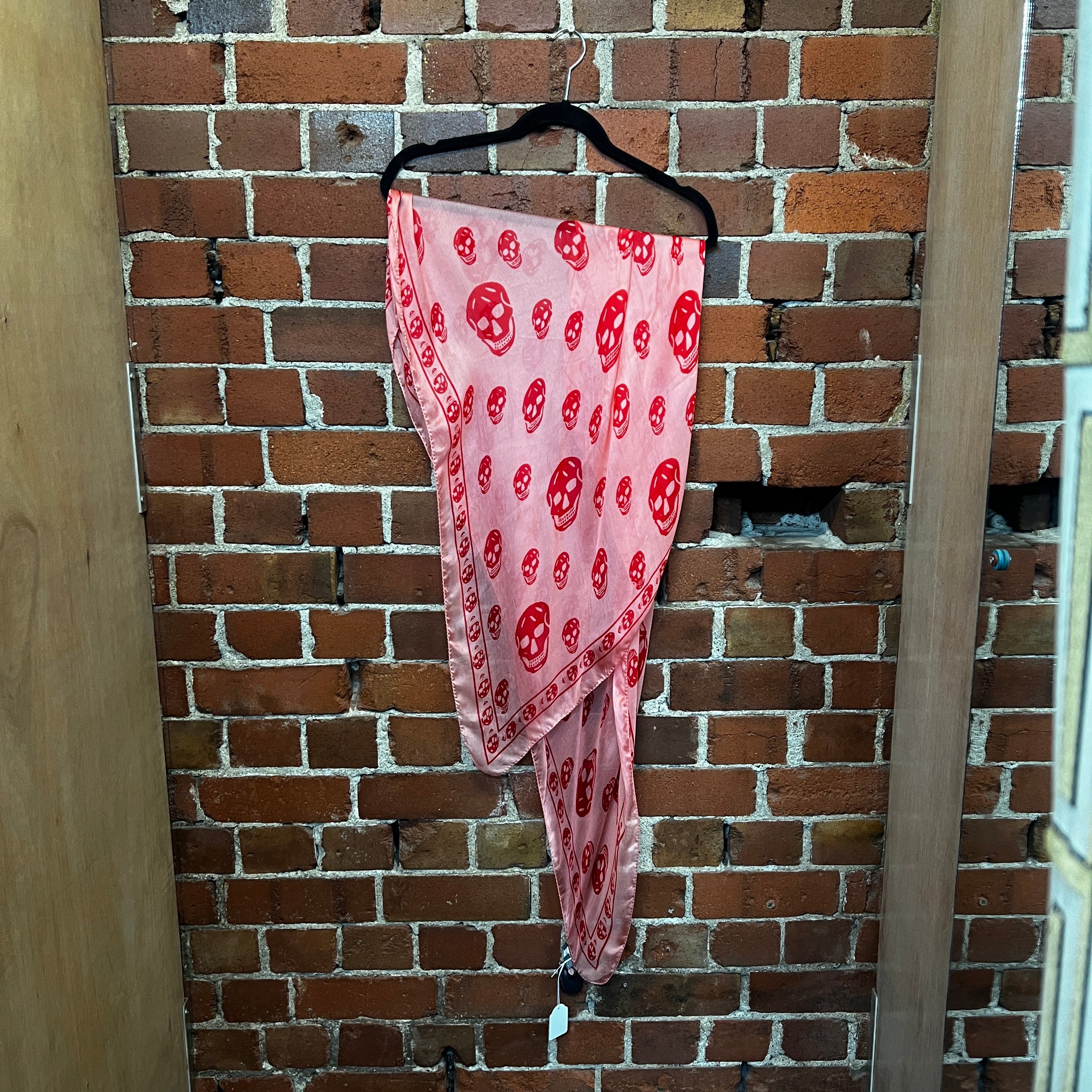 即決の方多少の値下げ可能Alexander McQueen Silk Scarf ALEXANDER MCQUEEN silk scarf – Wellington Hunters and Collectors
