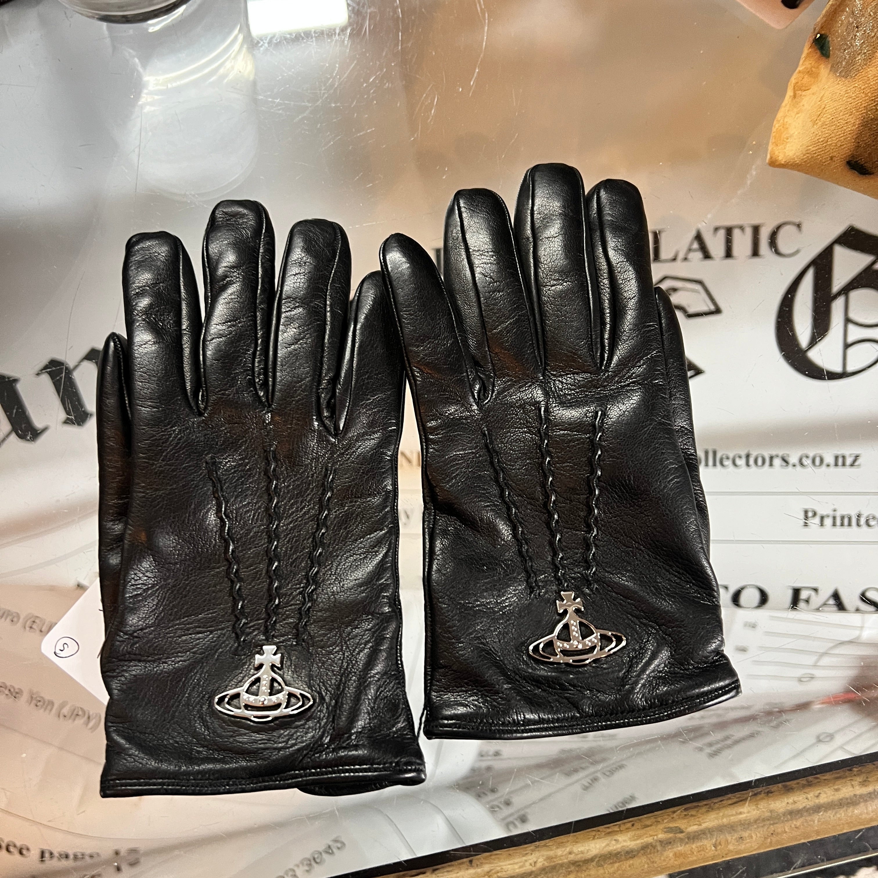 vivienne westwood handschuhe VIVIENNE WESTWOOD leather cashmere gloves – Wellington Hunters and Collectors