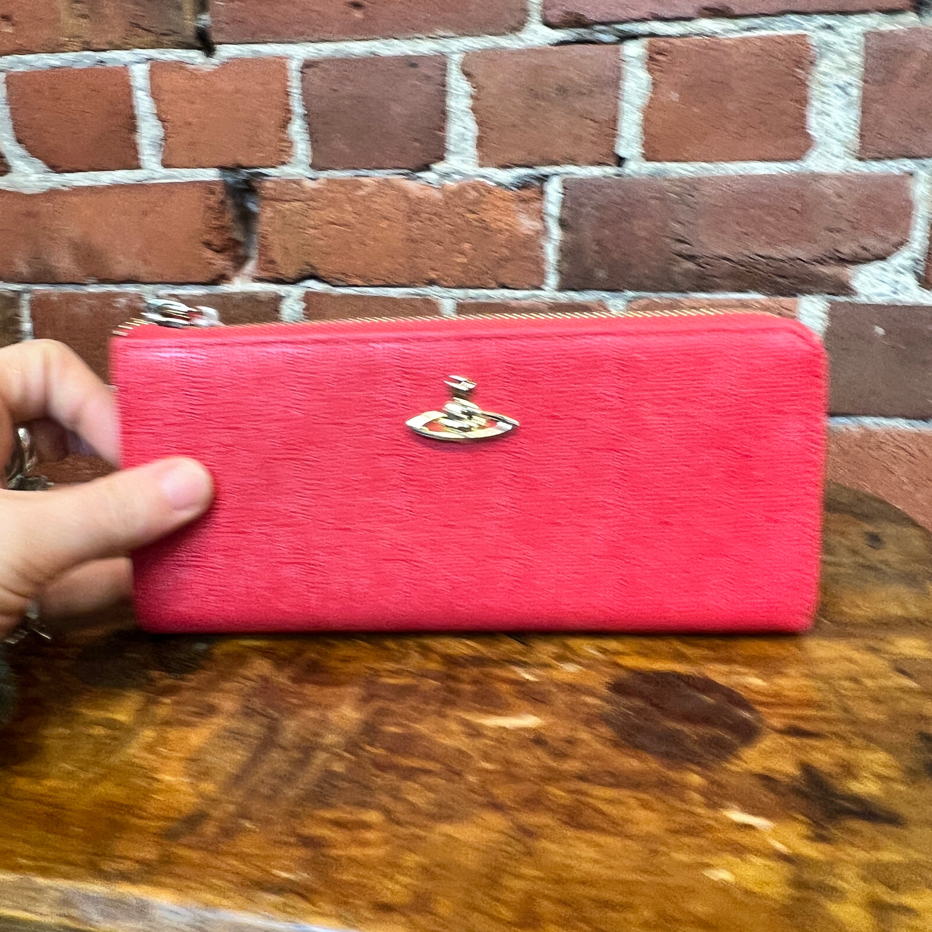 VIVIENNE WESTWOOD zippy wallet