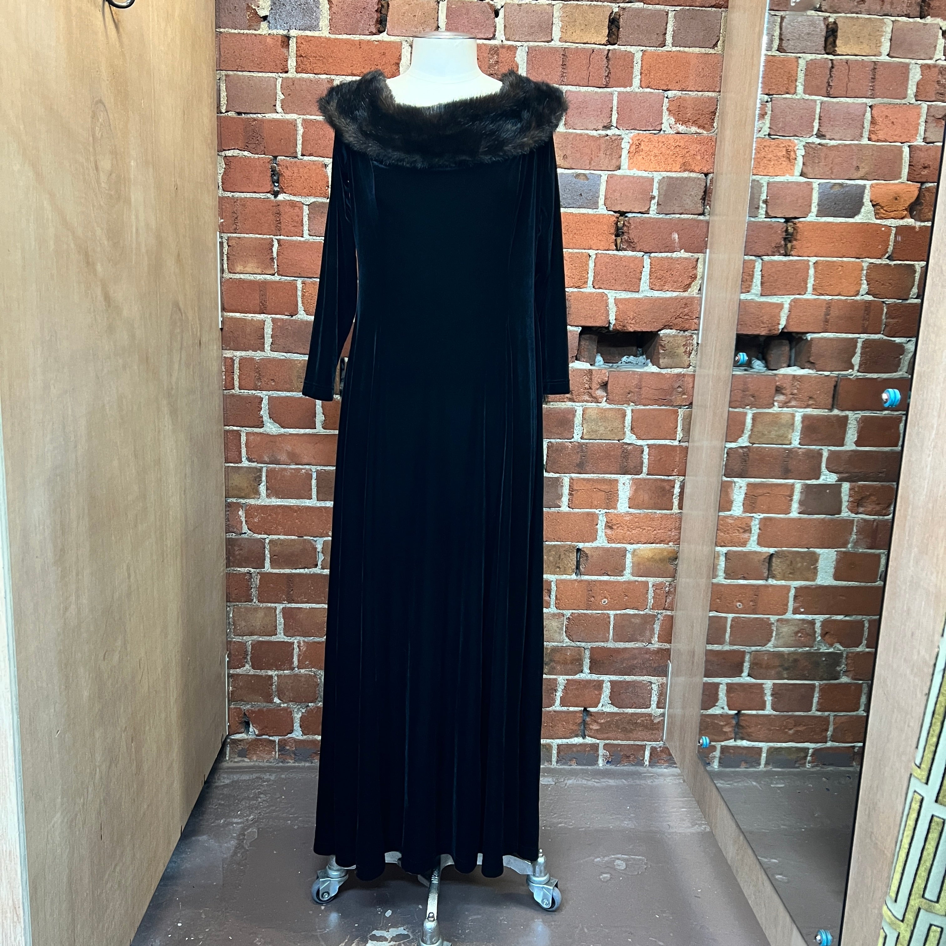 CACHET Faux Fur trim velvet gown