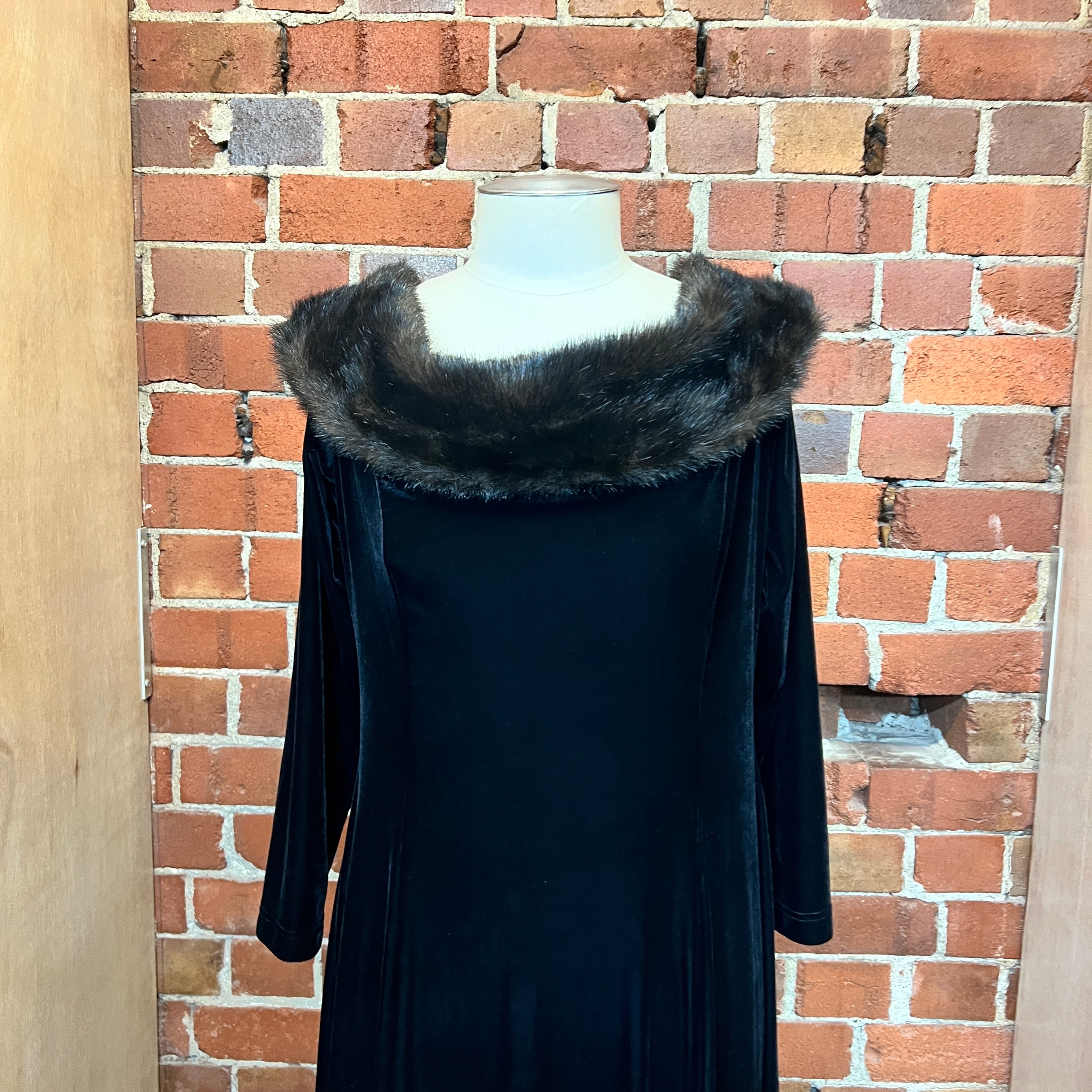 CACHET Faux Fur trim velvet gown