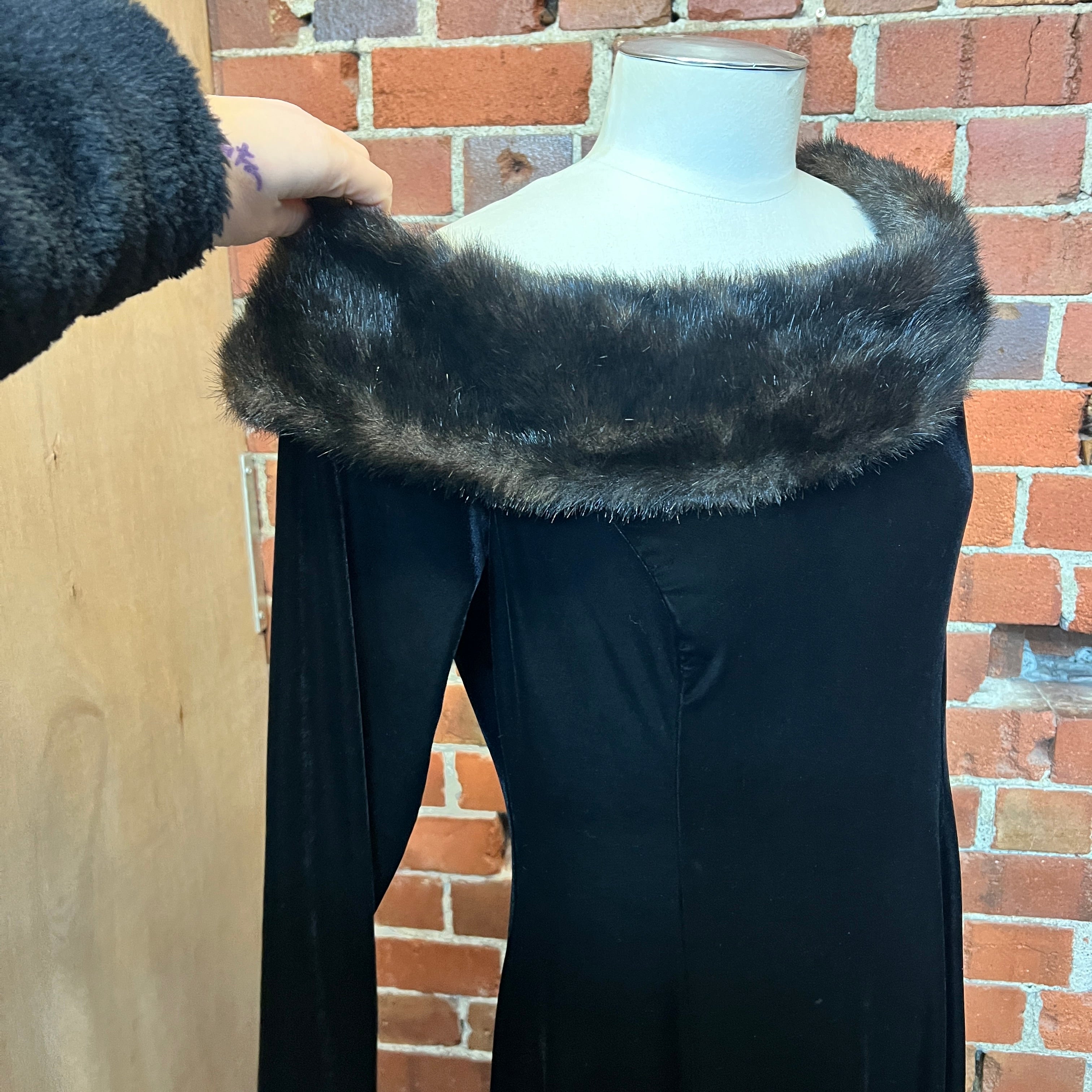 CACHET Faux Fur trim velvet gown