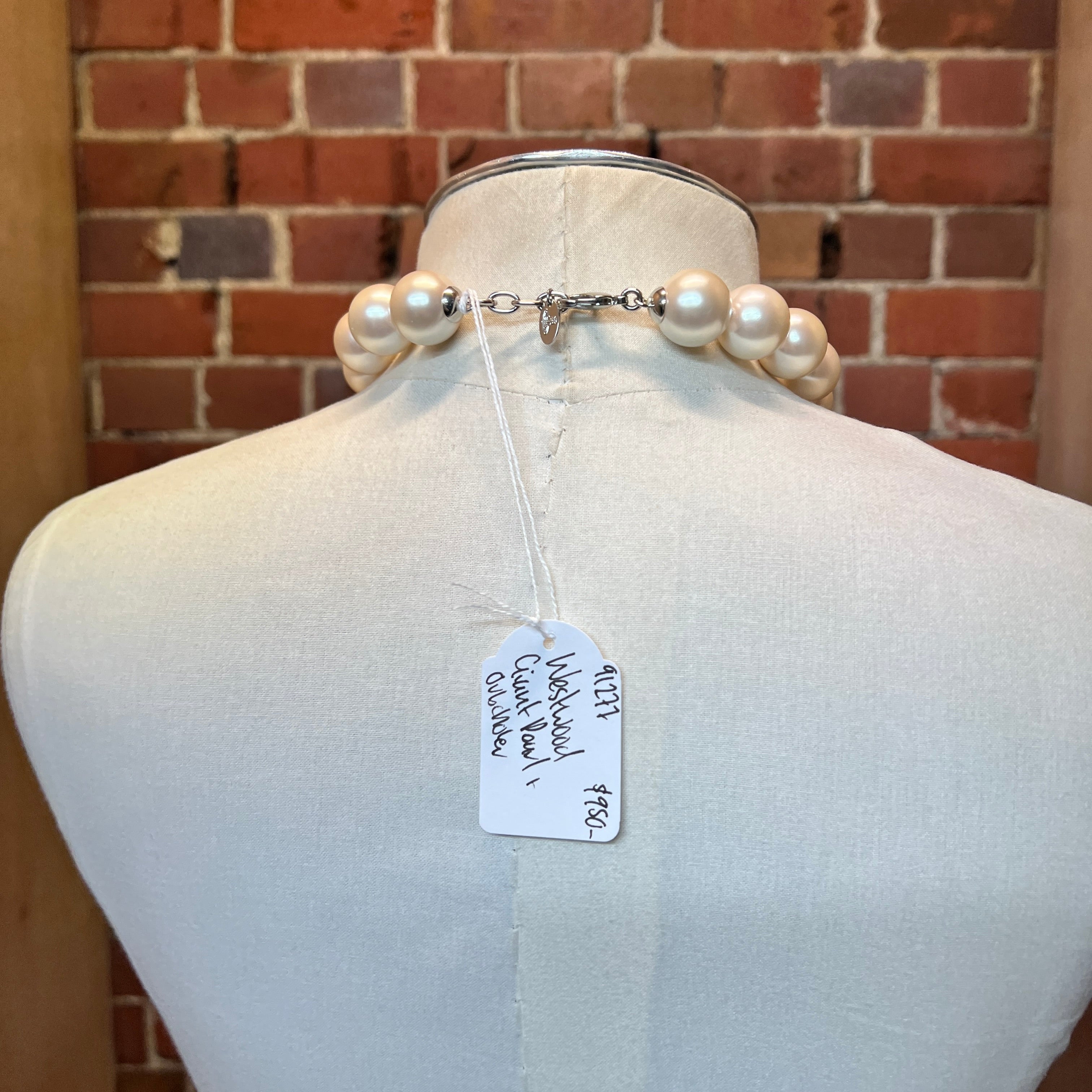 VIVIENNE WESTWOOD HUGE pearl choker