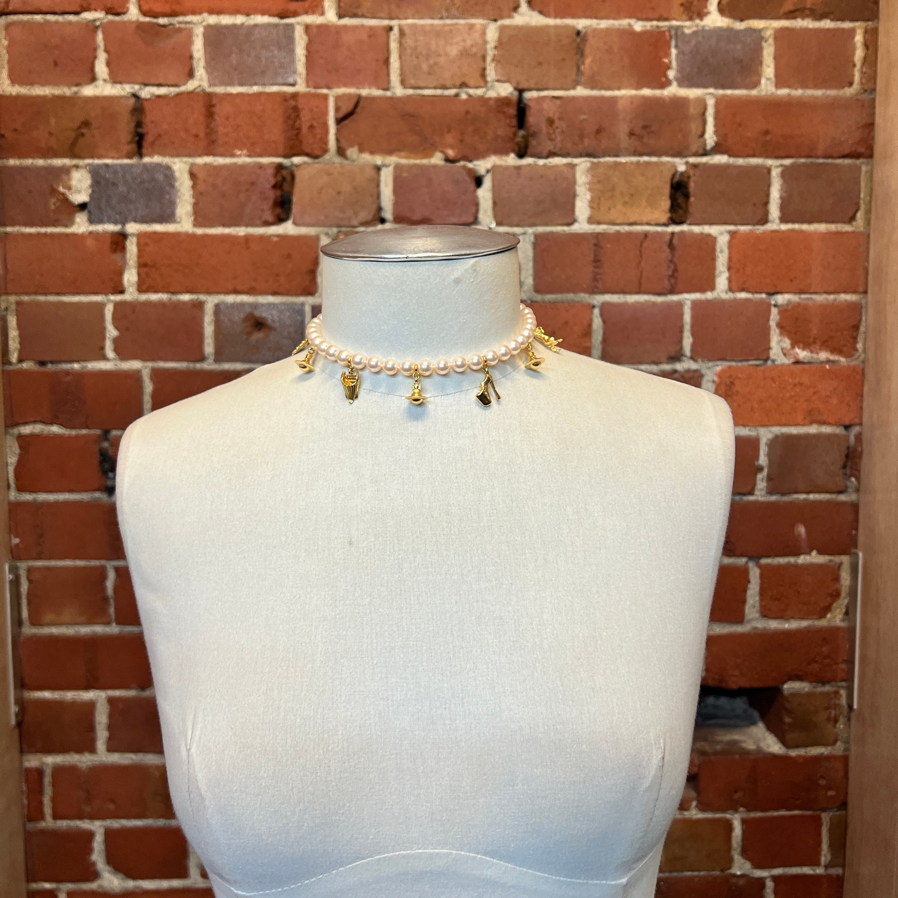 VIVIENNE WESTWOOD charm pearl necklace