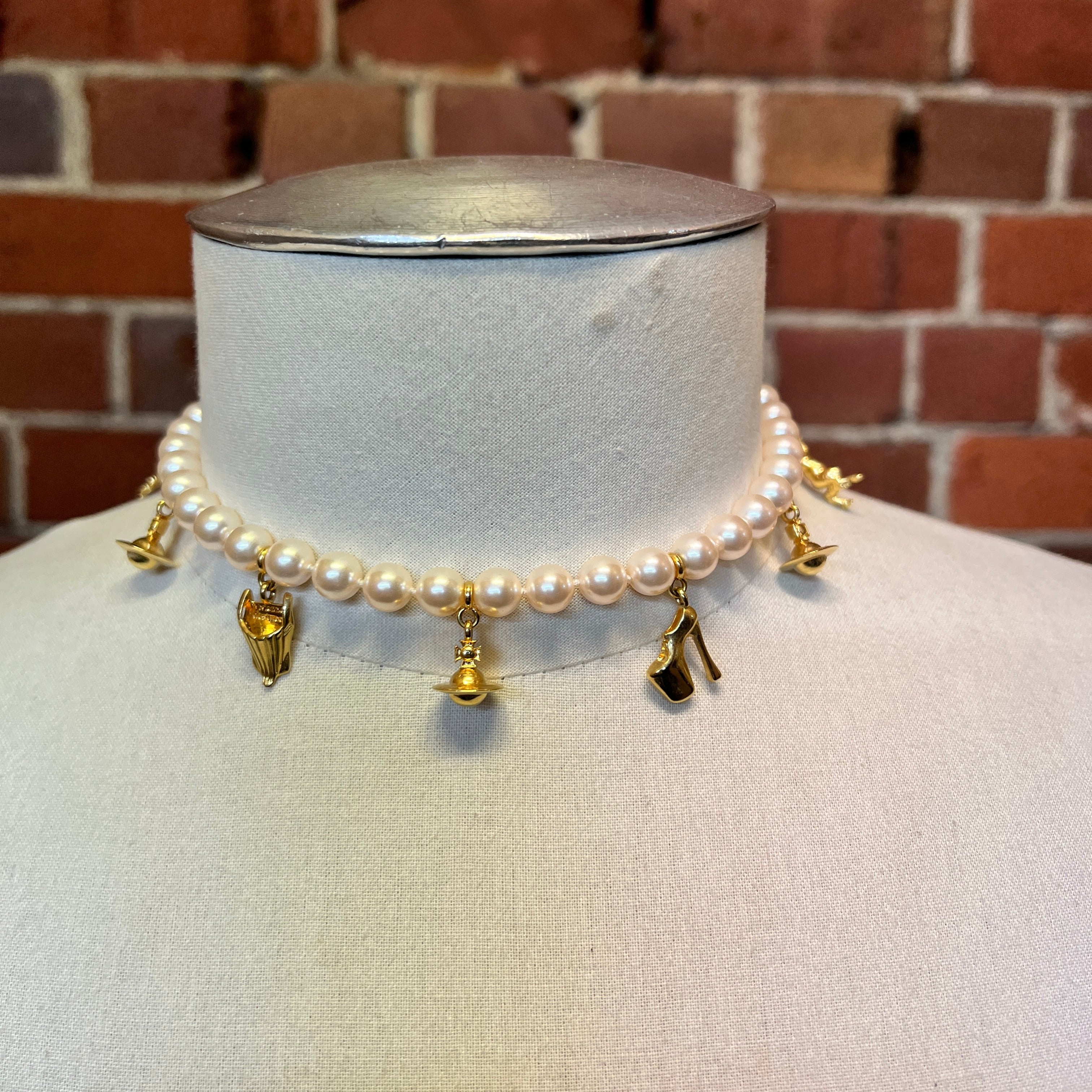 VIVIENNE WESTWOOD charm pearl necklace