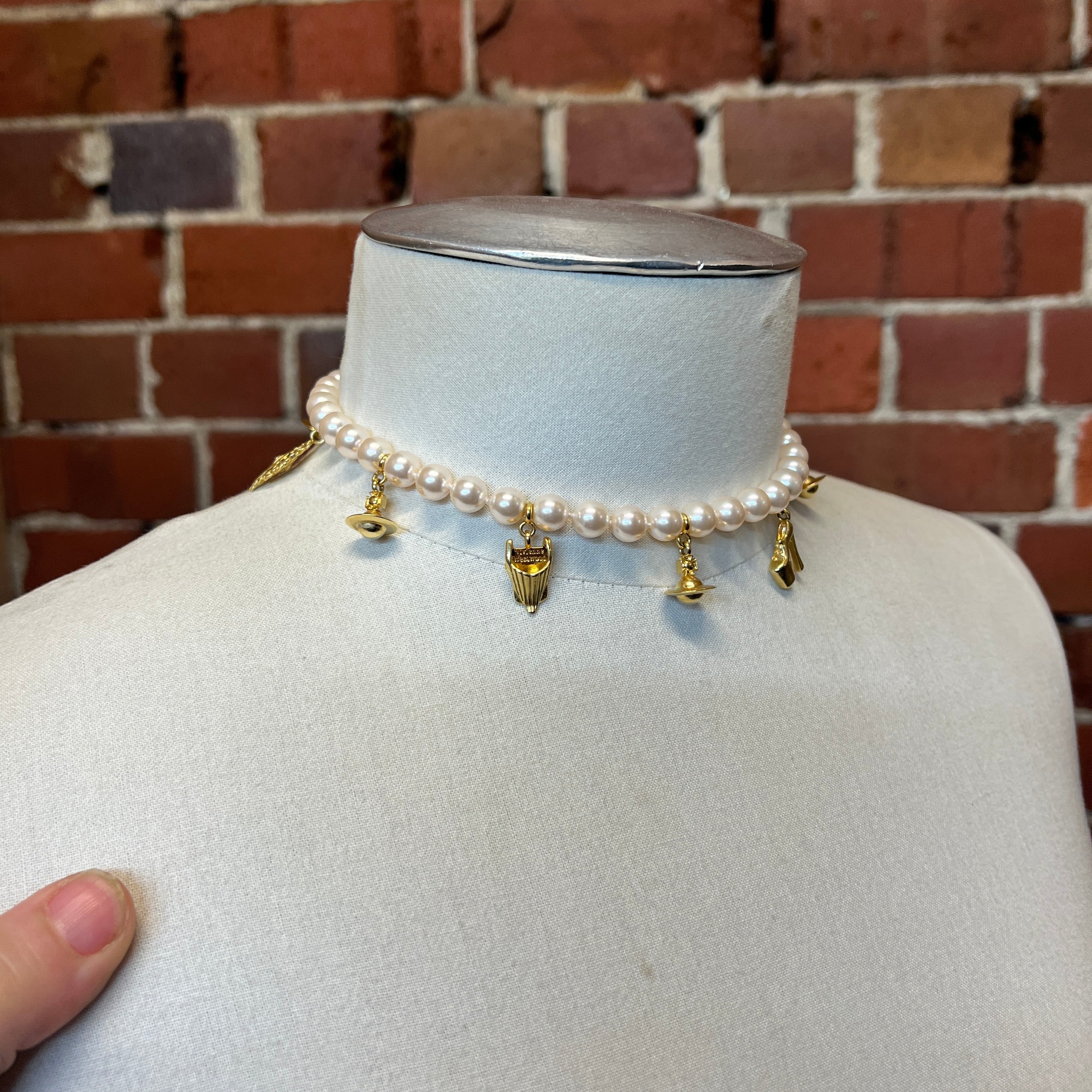 VIVIENNE WESTWOOD charm pearl necklace