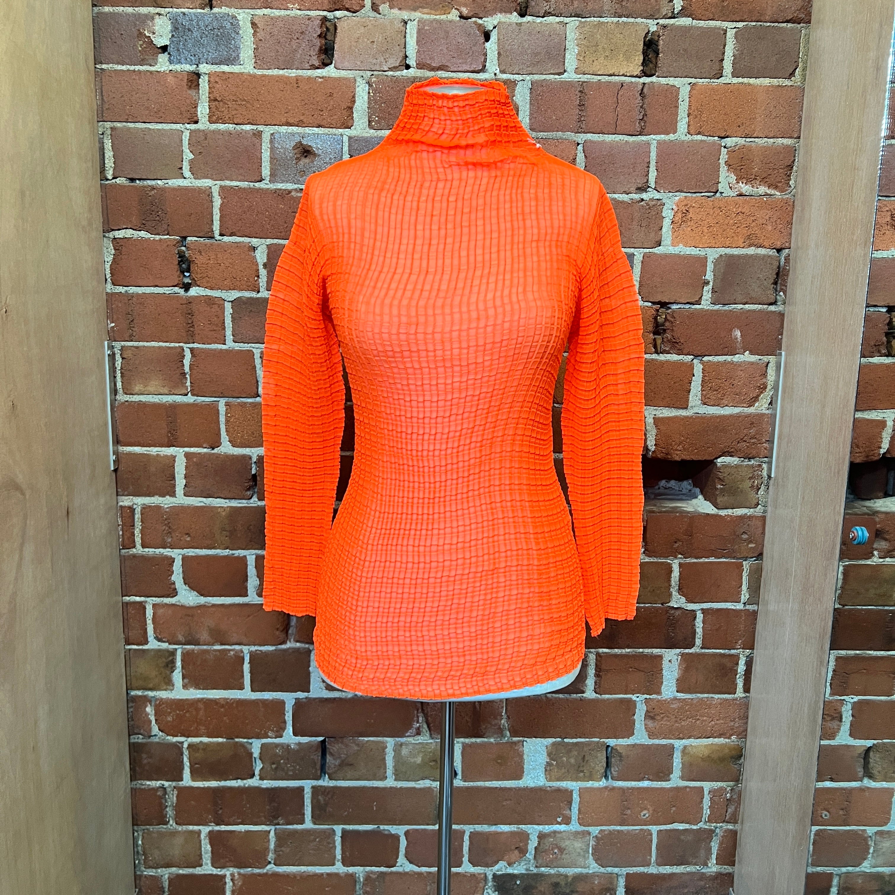 ISSEY MIYAKE pleated top