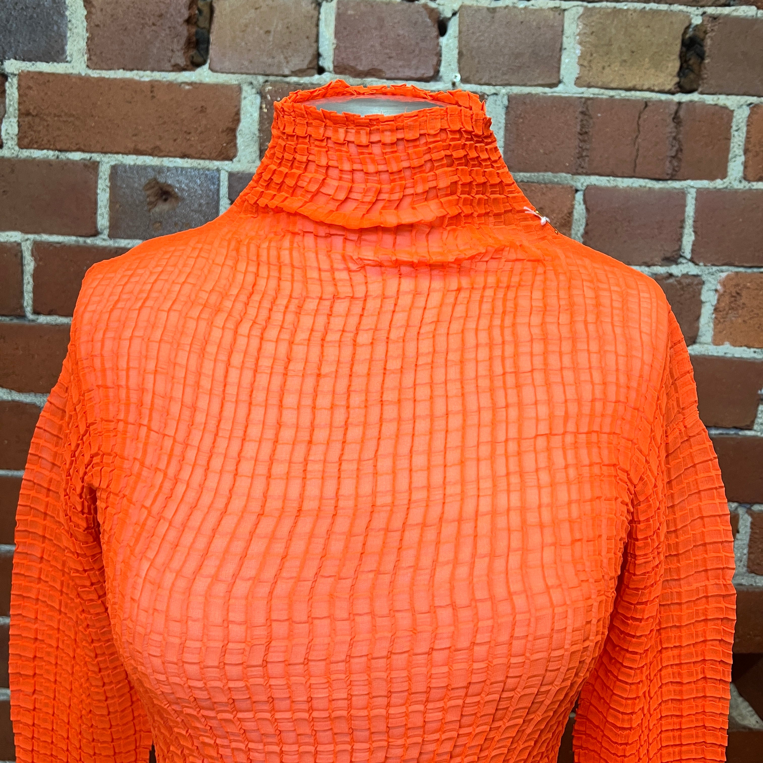 ISSEY MIYAKE pleated top