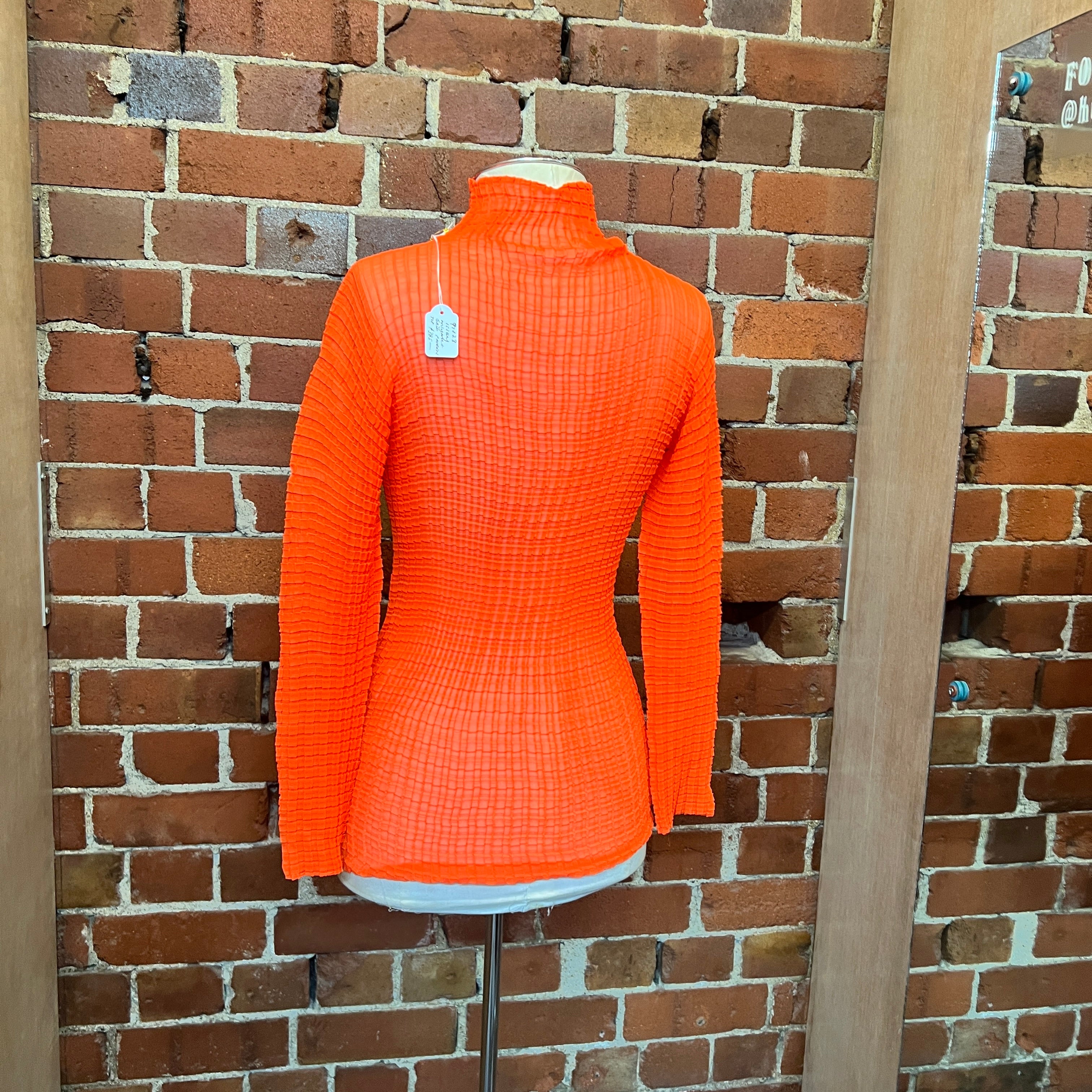 ISSEY MIYAKE pleated top