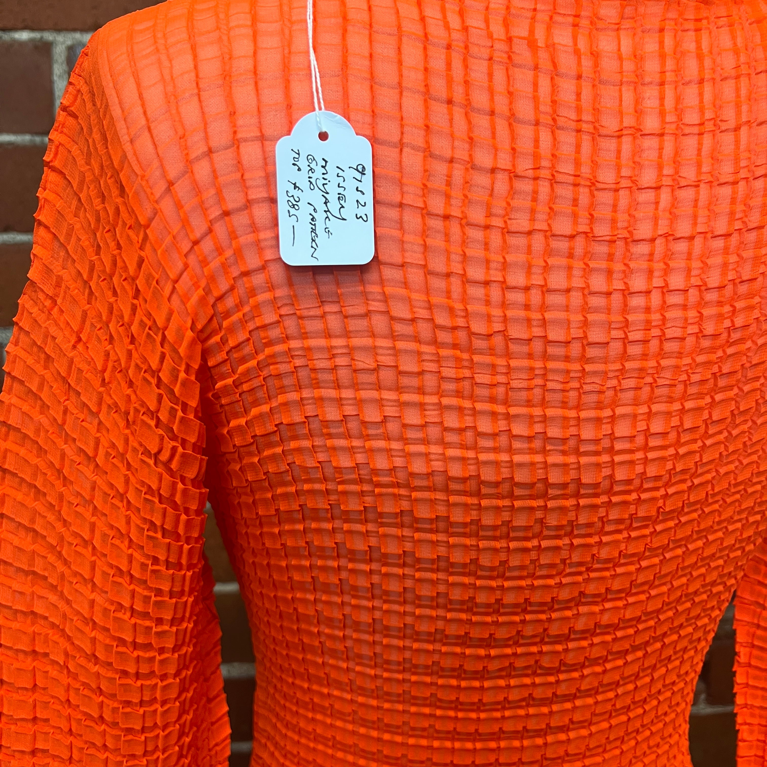 ISSEY MIYAKE pleated top