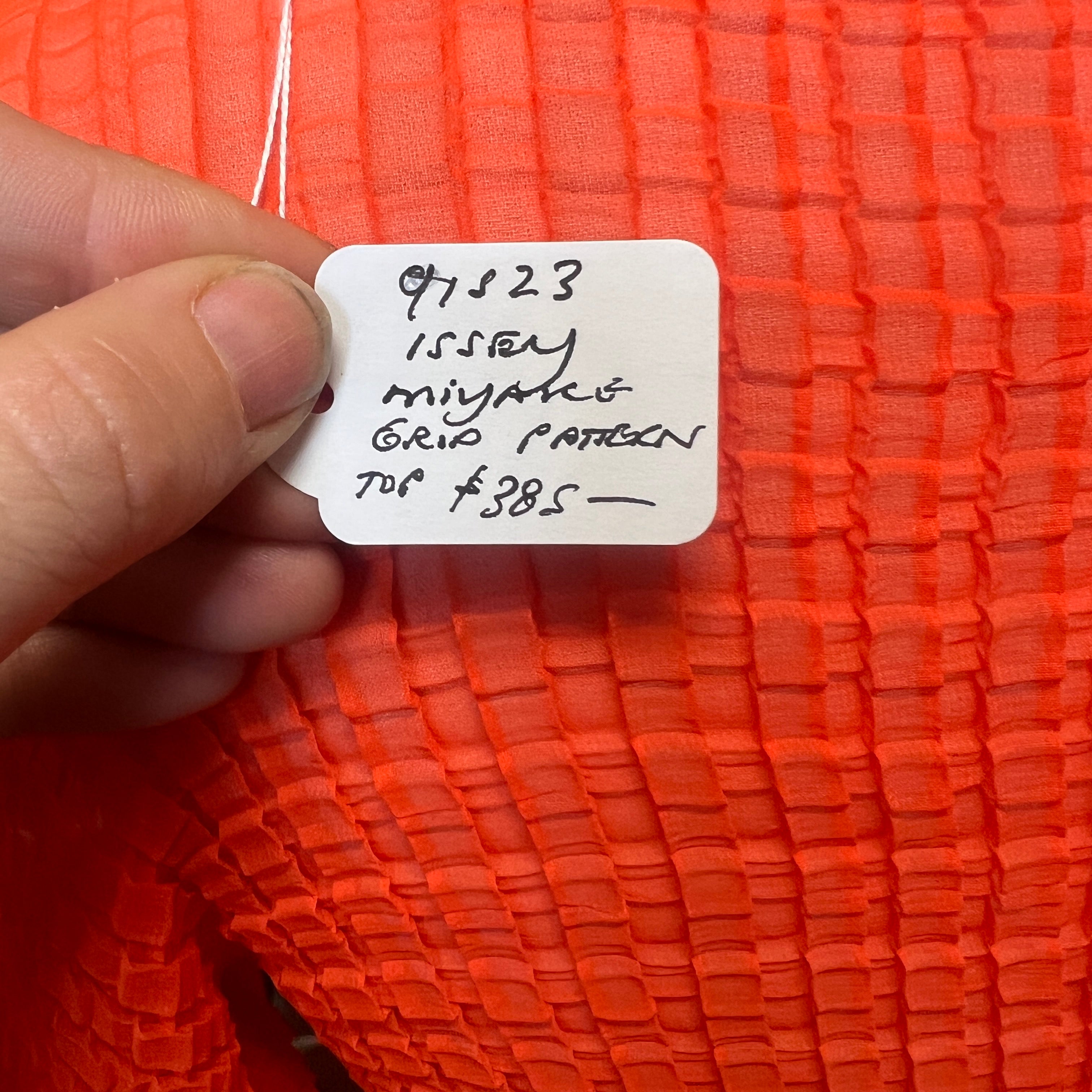 ISSEY MIYAKE pleated top