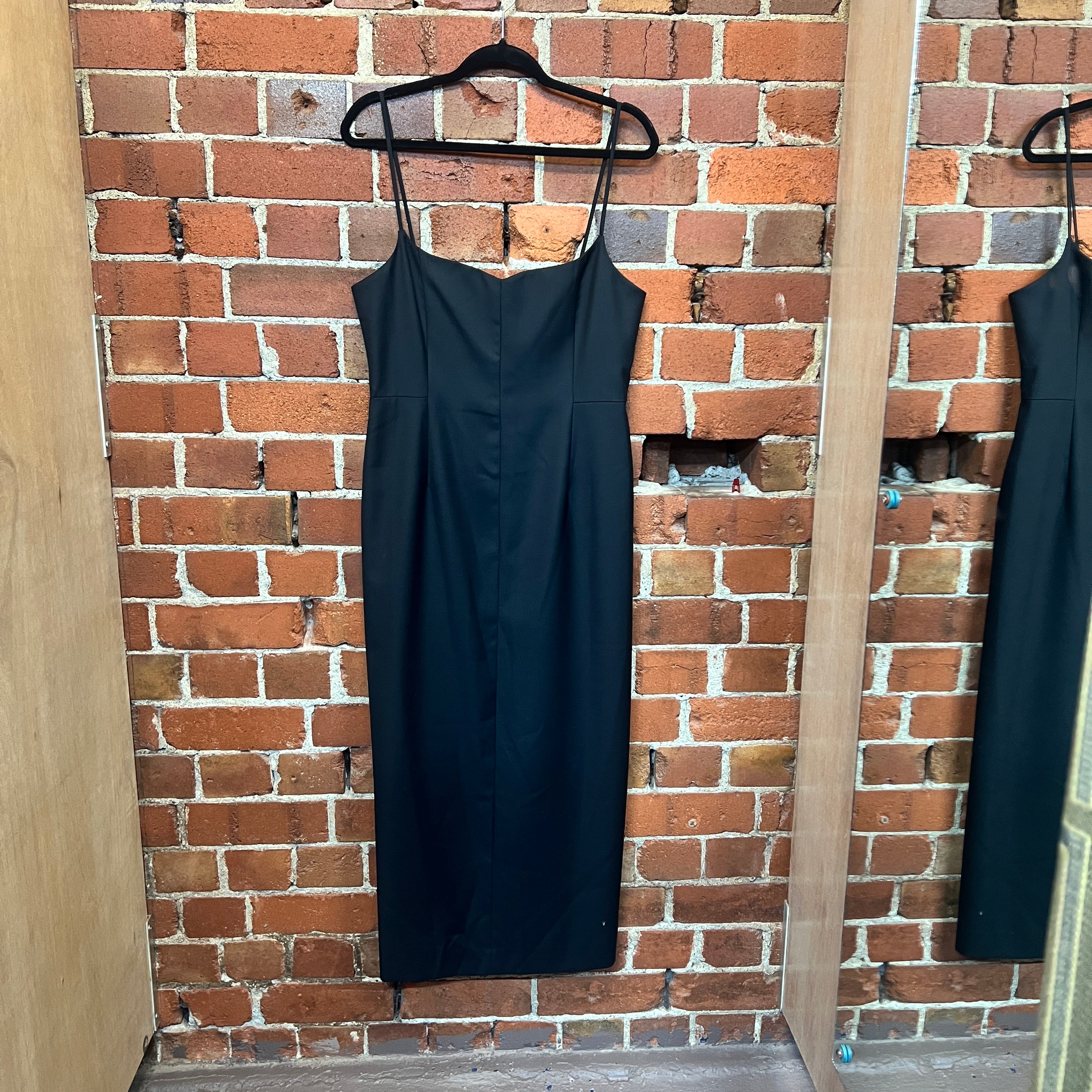 BARRE PARK NWT black gown