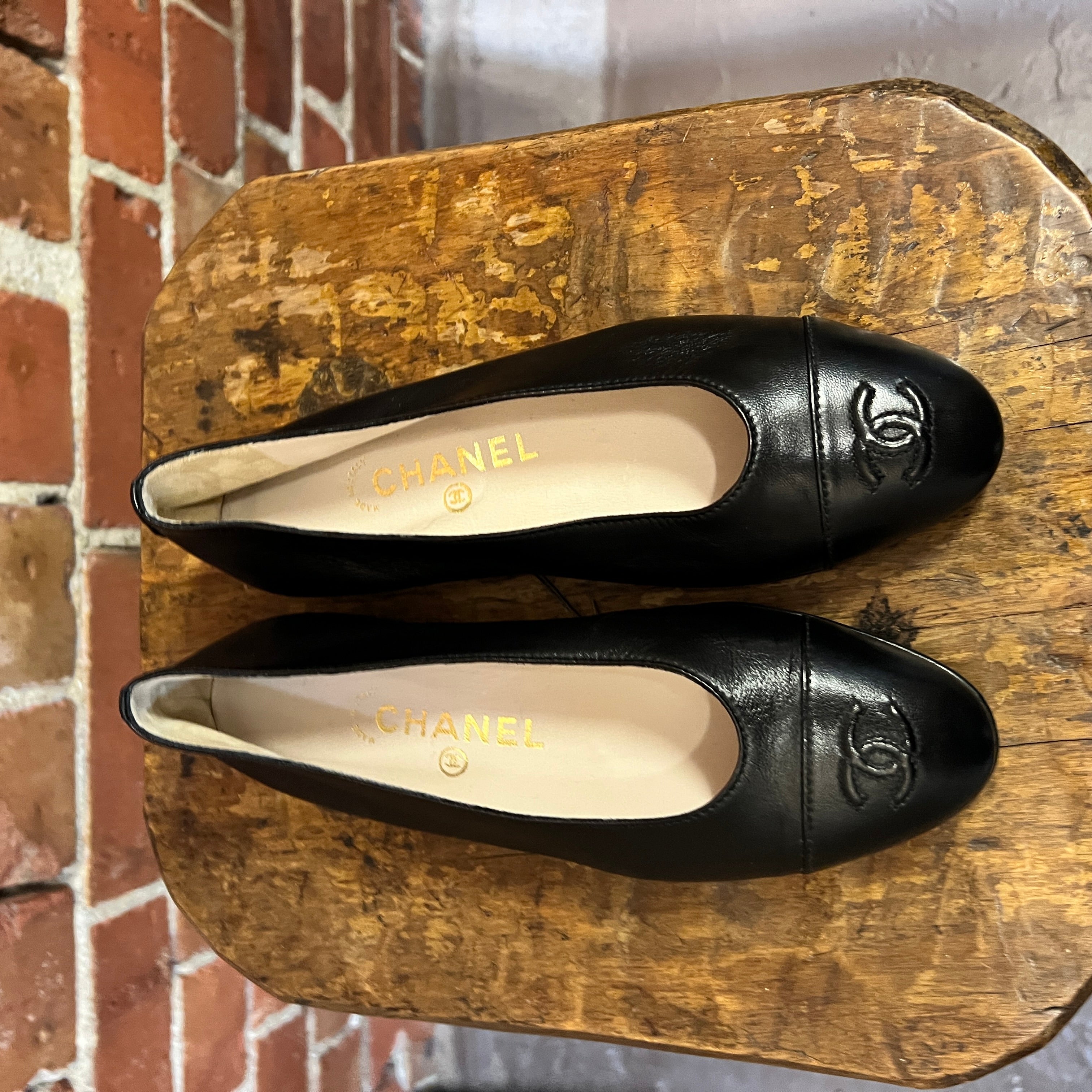 CHANEL leather ballet flats 37