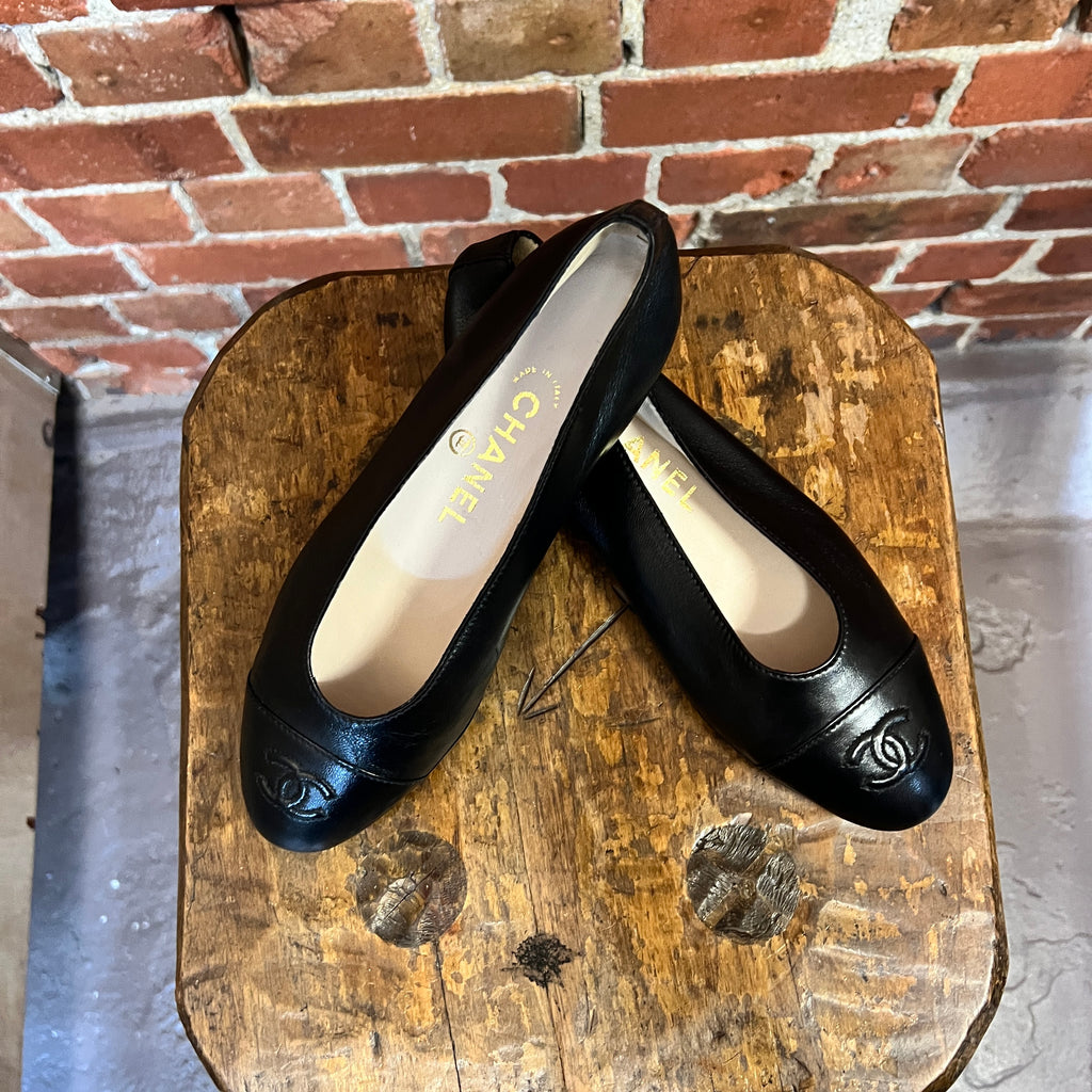 CHANEL leather ballet flats 37