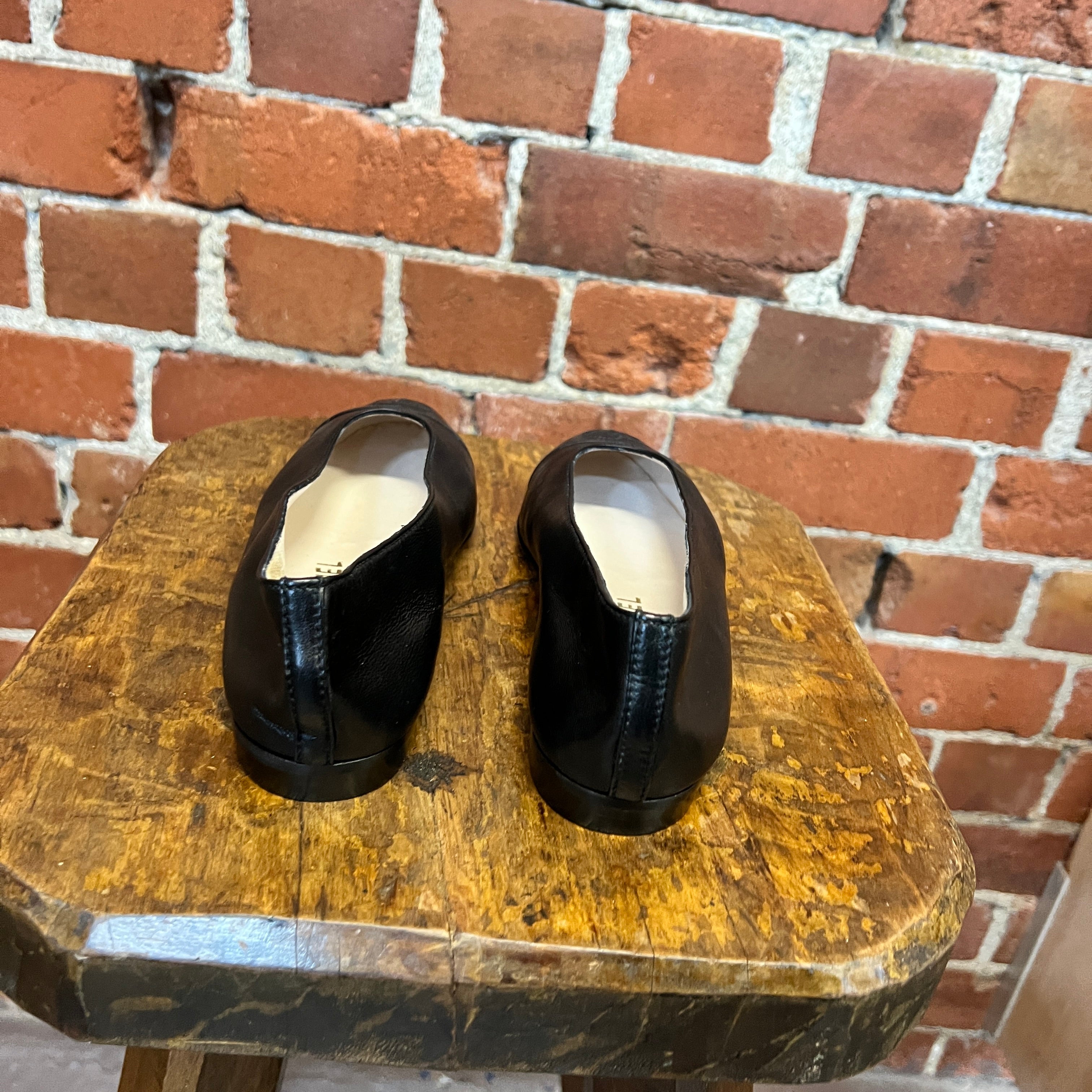 CHANEL leather ballet flats 37