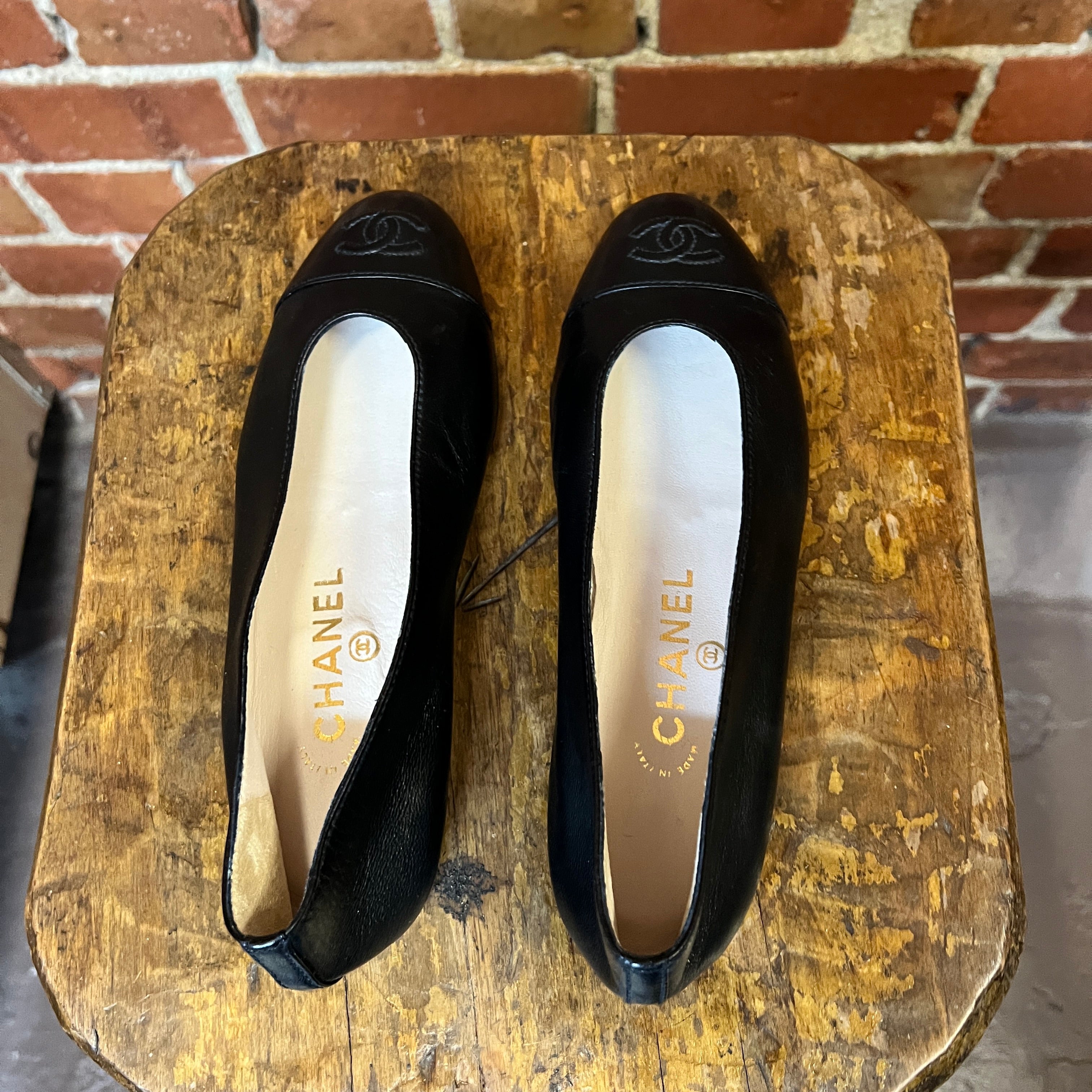 CHANEL leather ballet flats 37