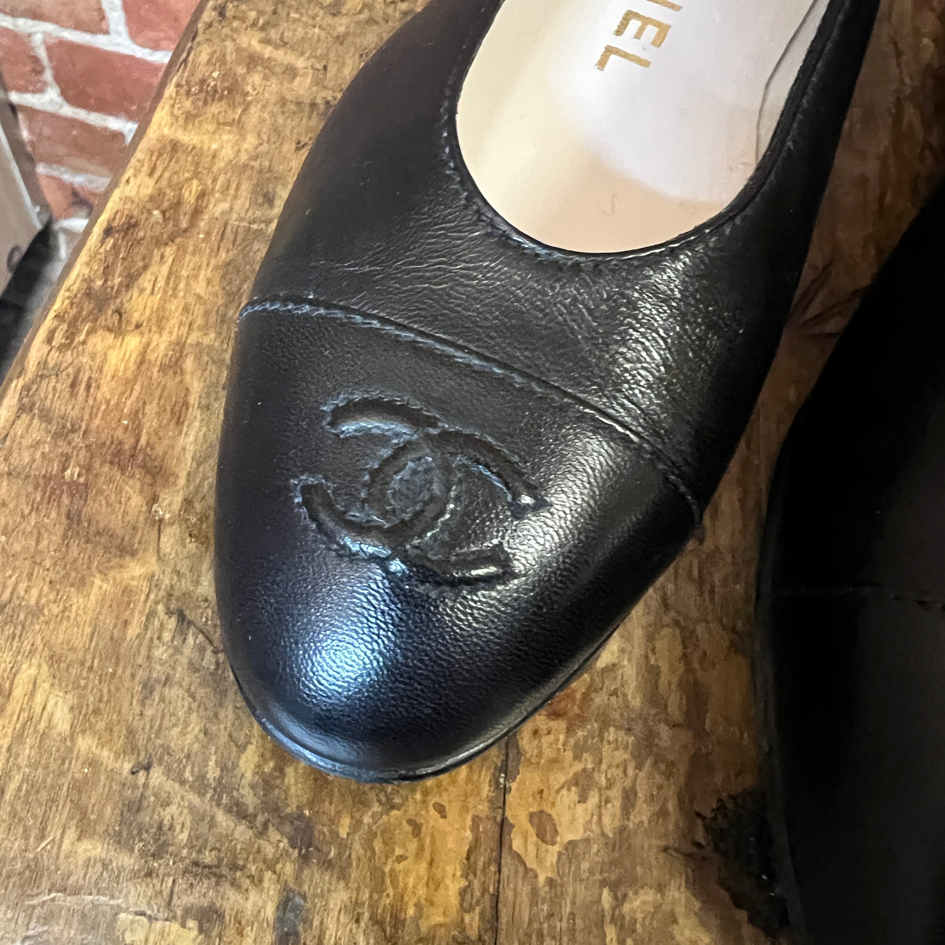 CHANEL leather ballet flats 37