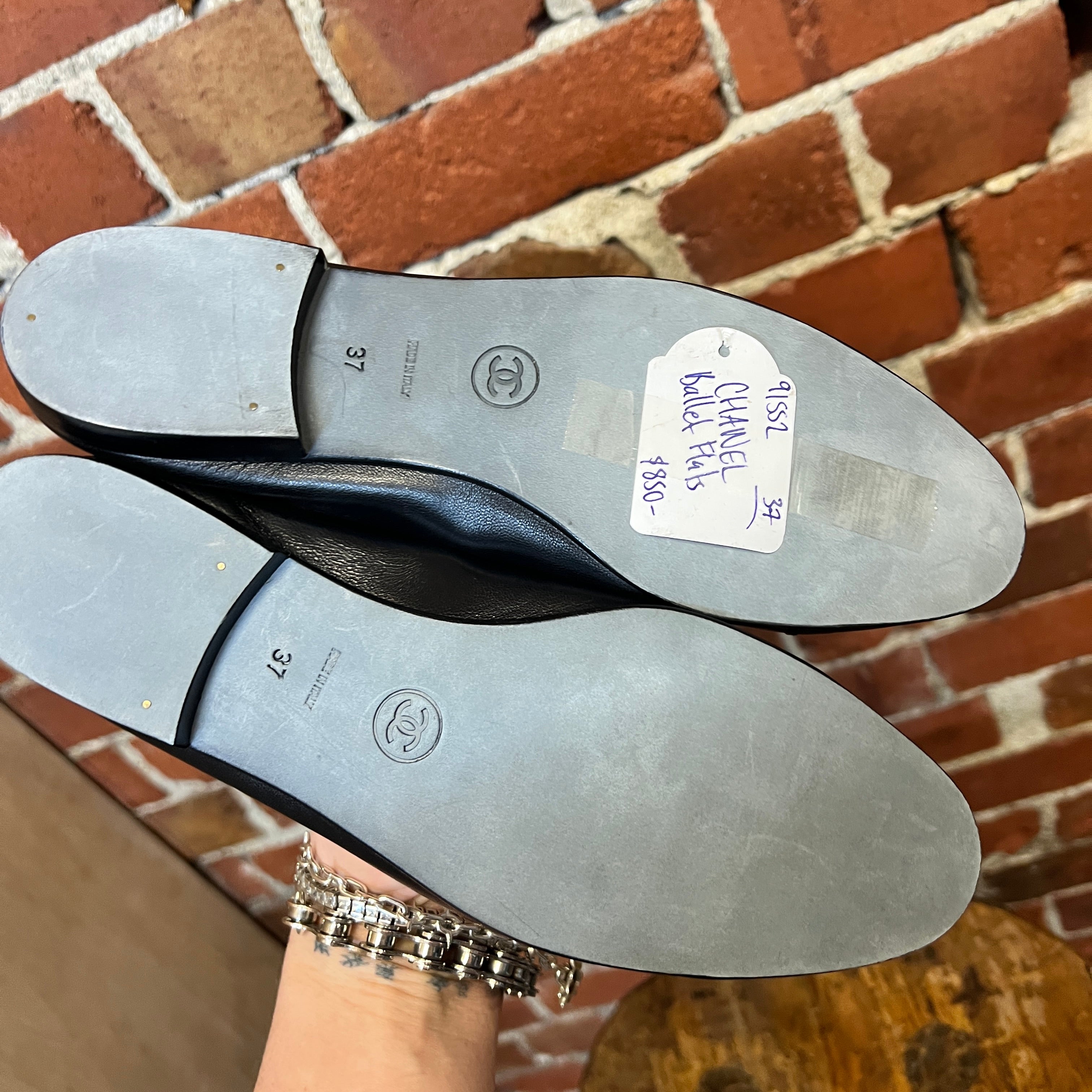 CHANEL leather ballet flats 37