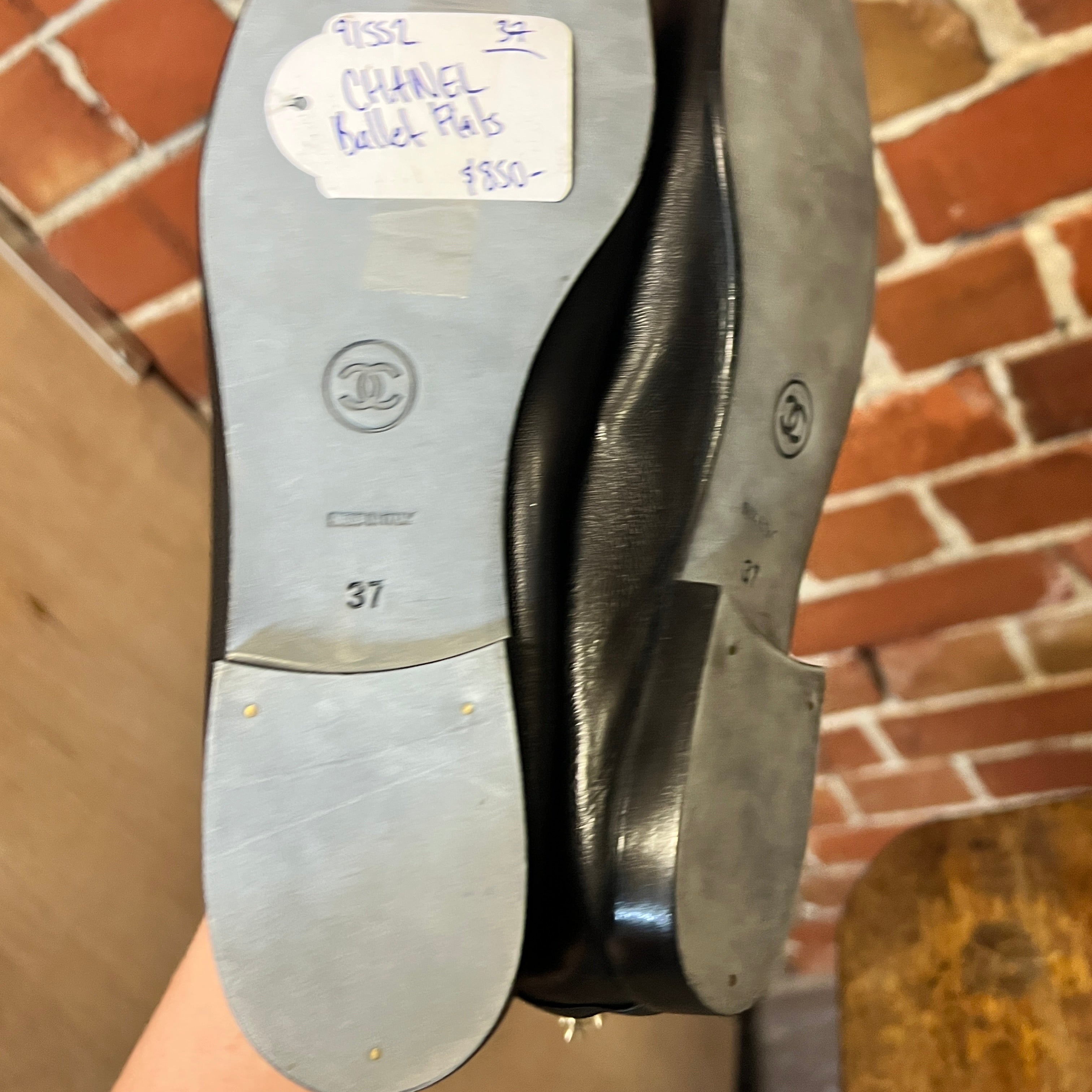 CHANEL leather ballet flats 37