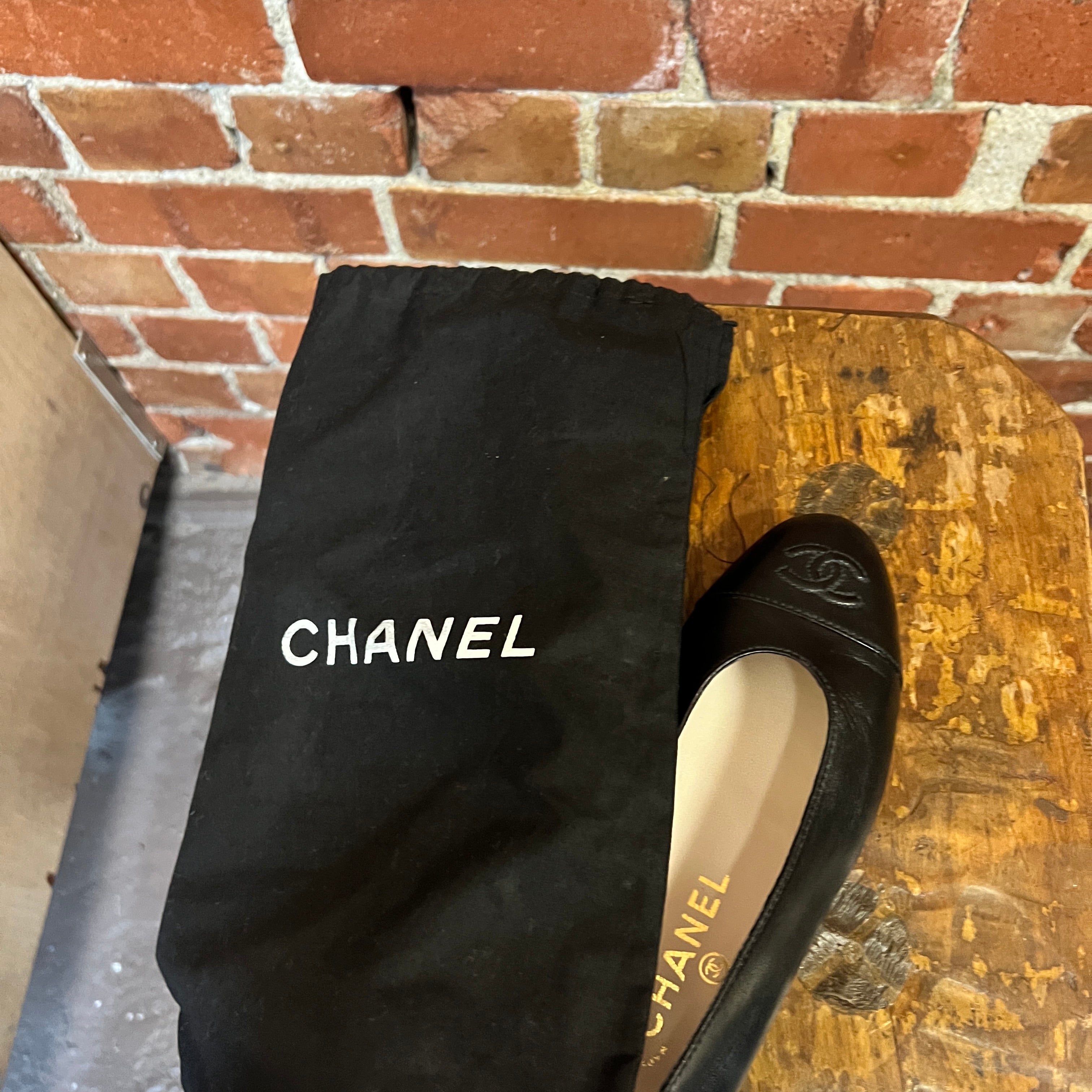 CHANEL leather ballet flats 37