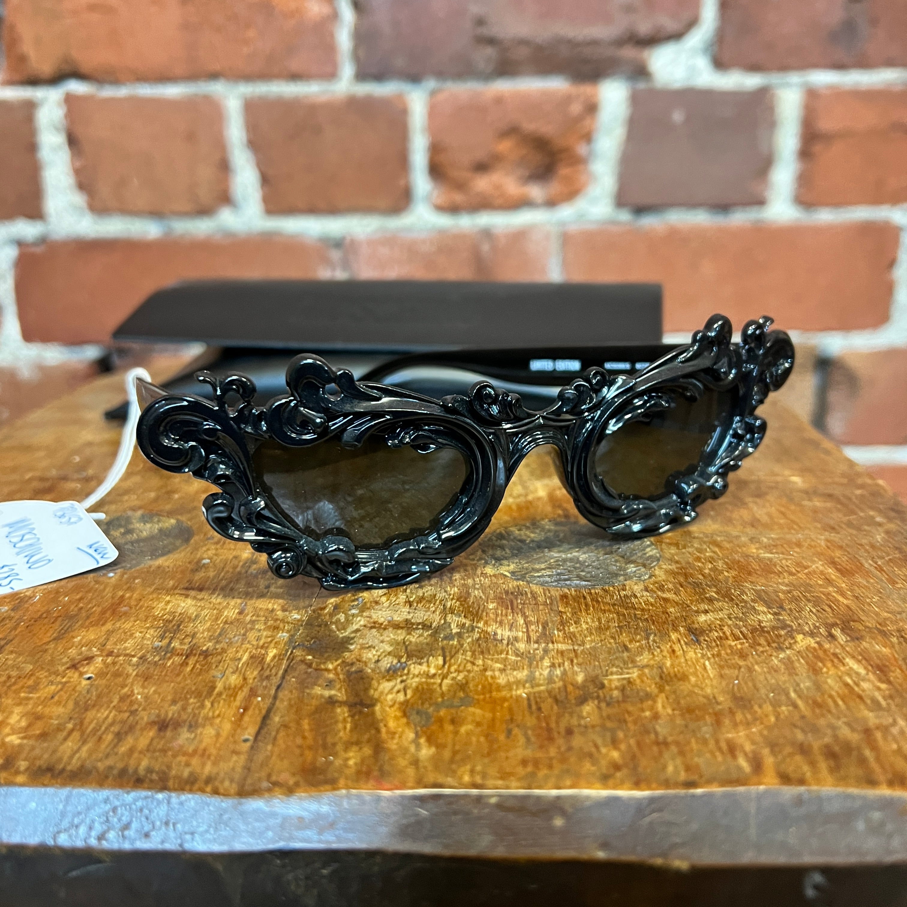 MOSCHINO EPIC frame sunglasses