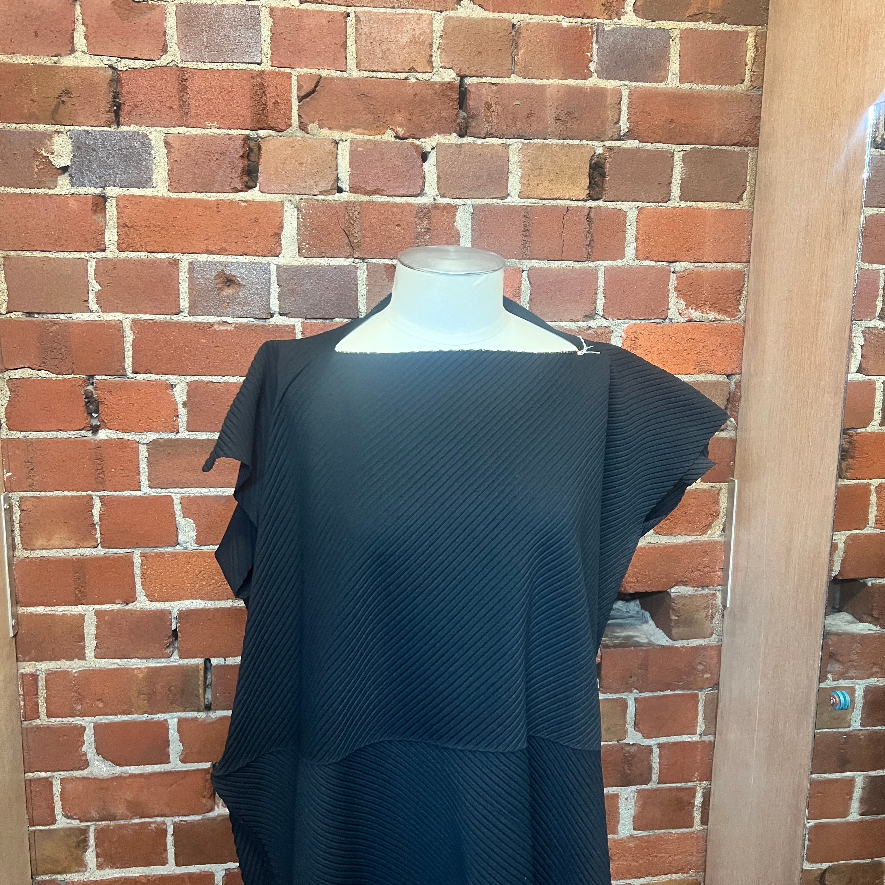 ISSEY MIYAKE pleated dress