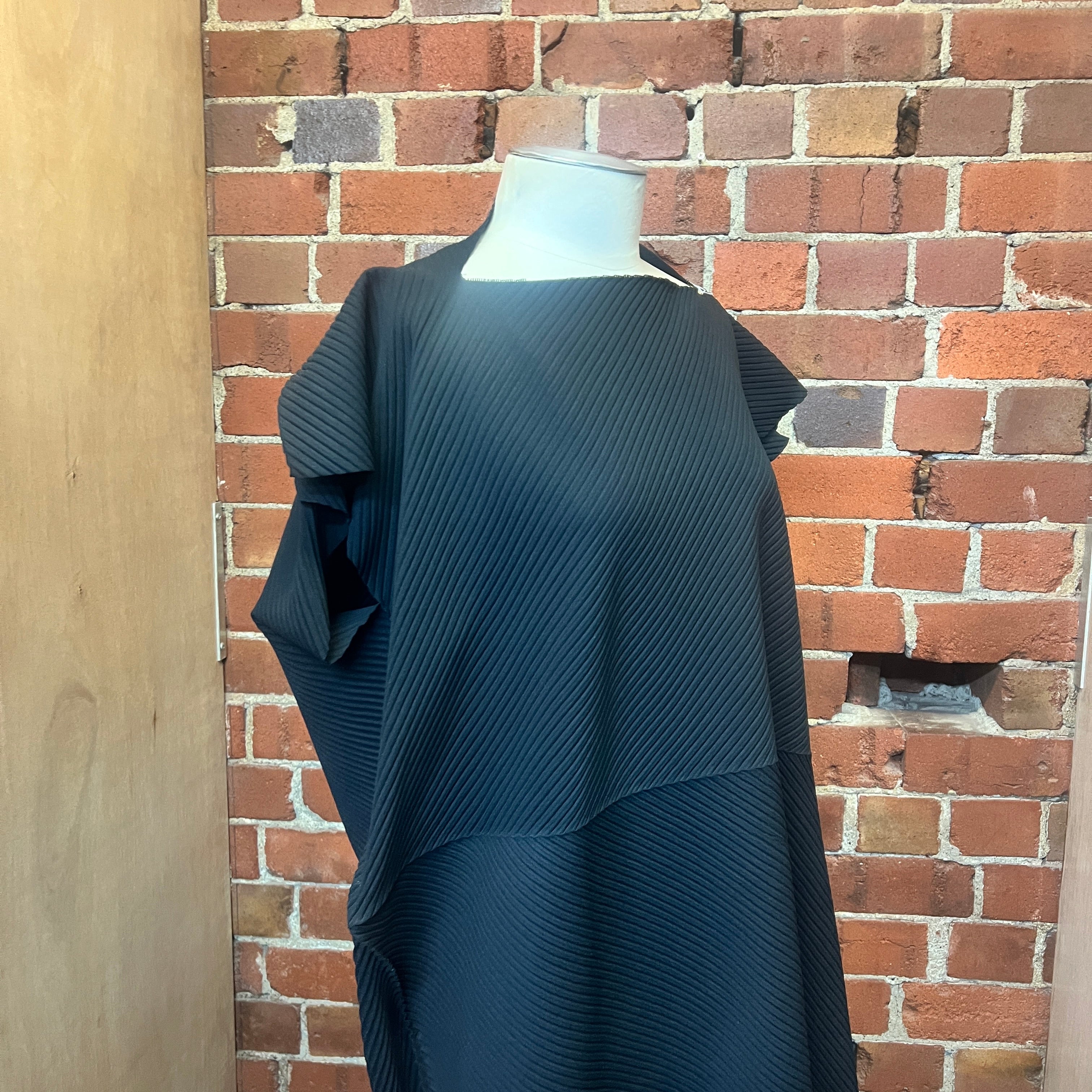 ISSEY MIYAKE pleated dress