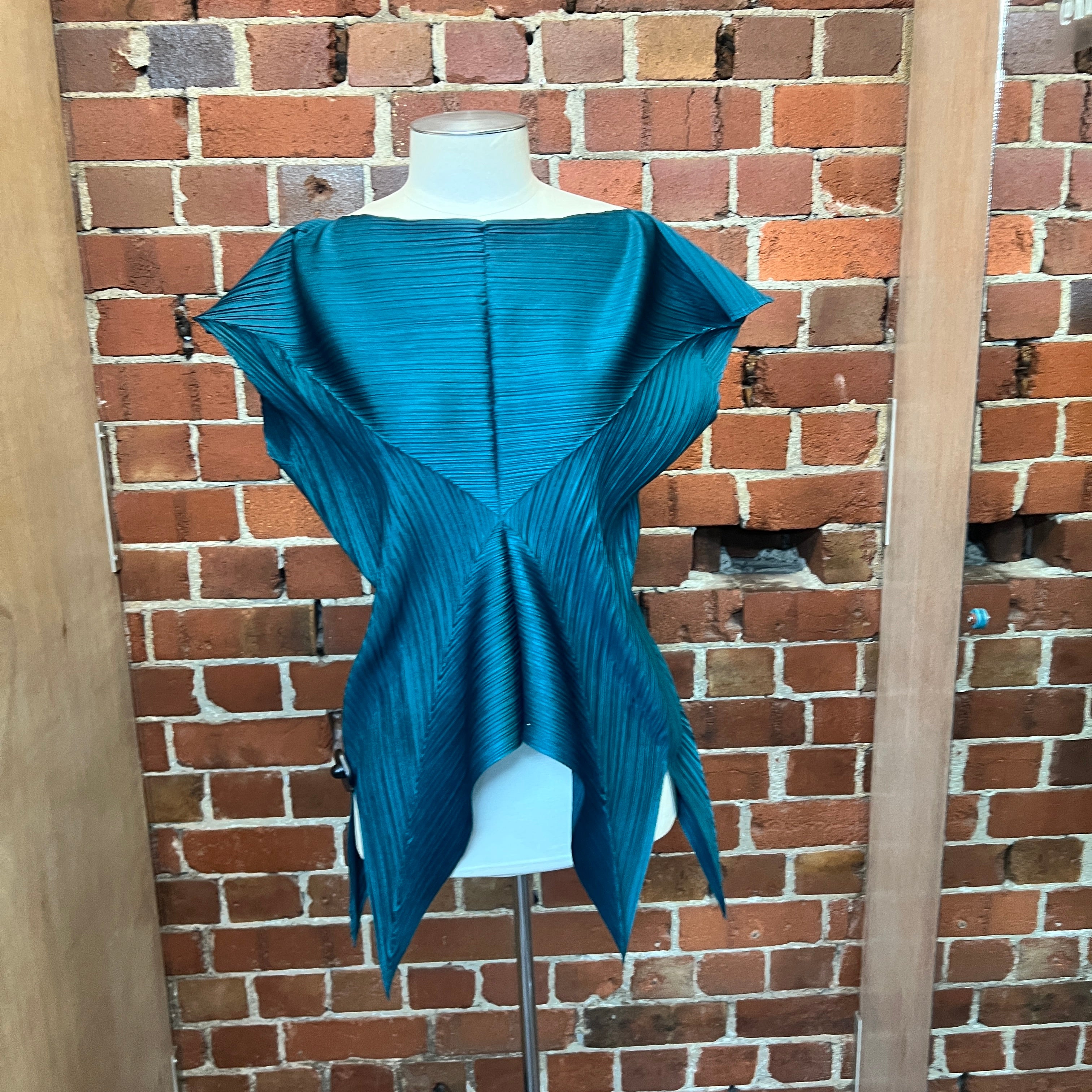 ISSEY MIYAKE PLEATS PLEASE top
