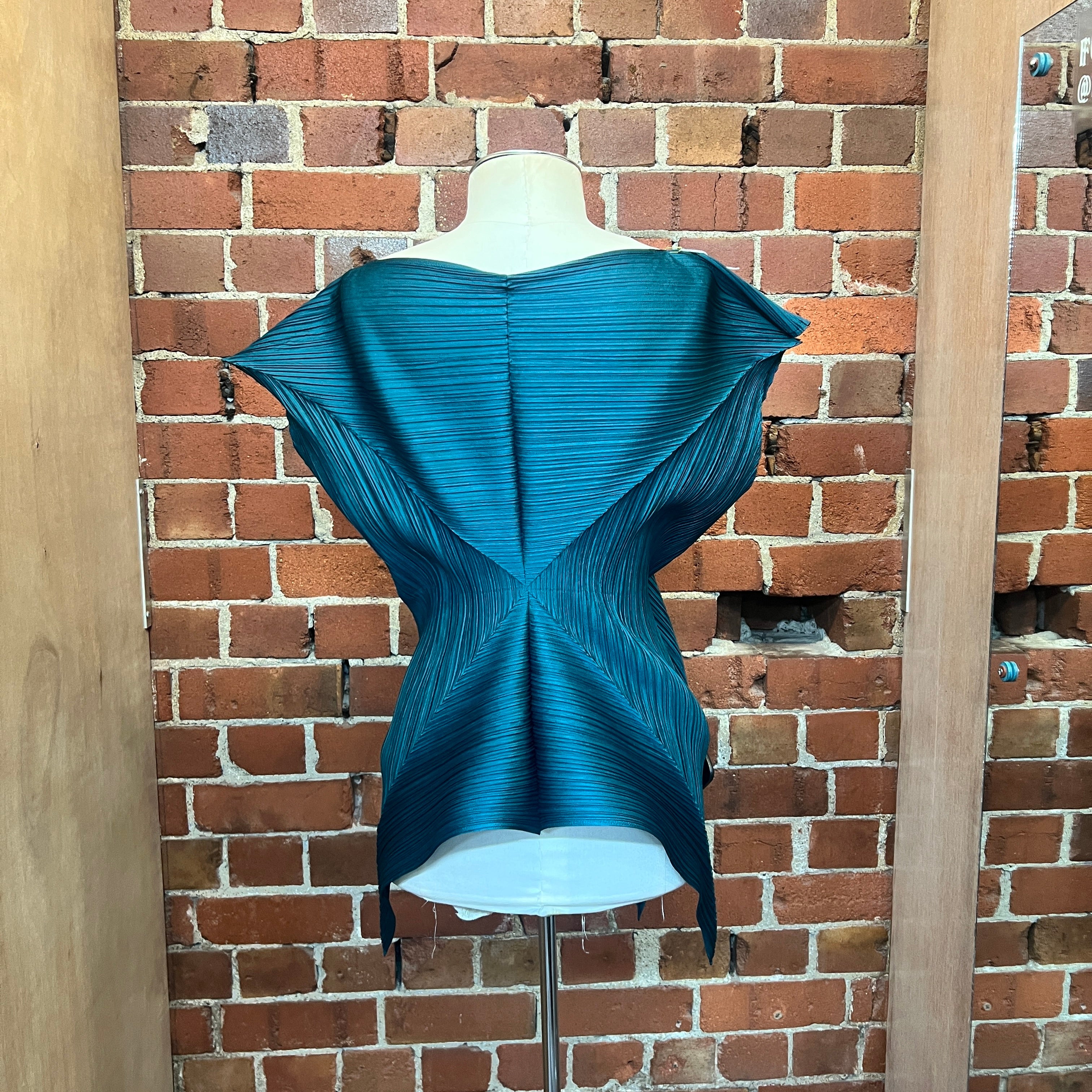 ISSEY MIYAKE PLEATS PLEASE top