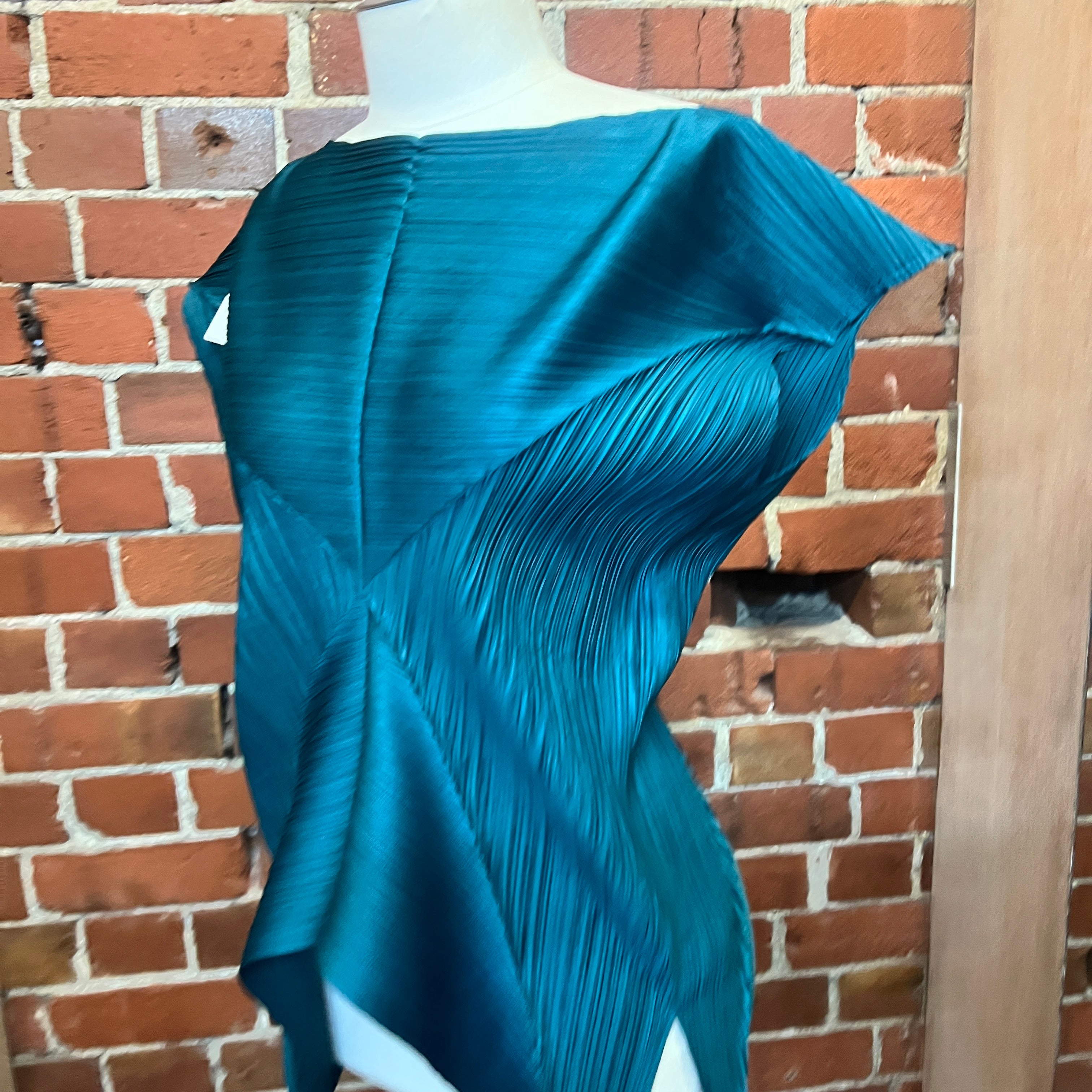 ISSEY MIYAKE PLEATS PLEASE top