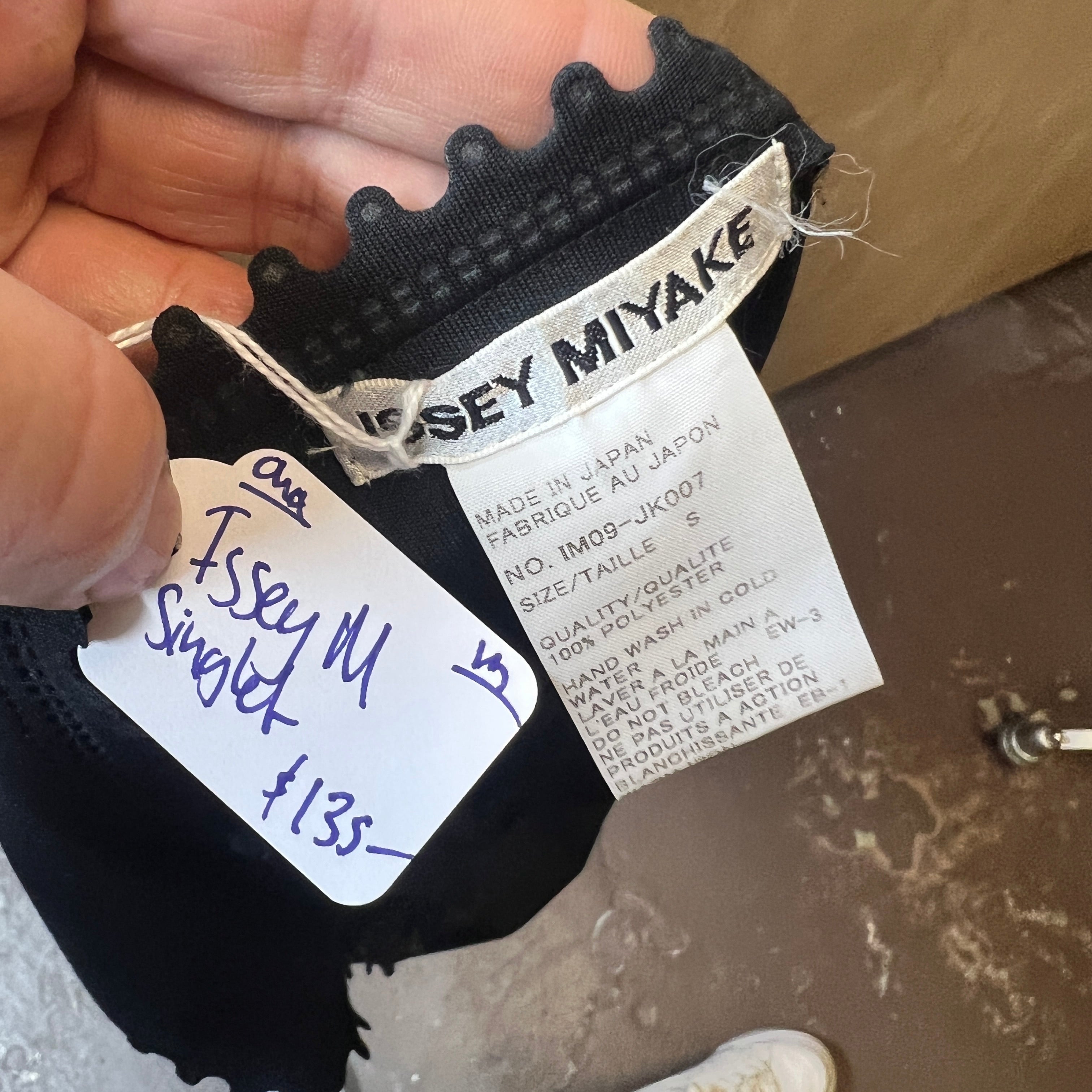 ISSEY MIYAKE singlet top