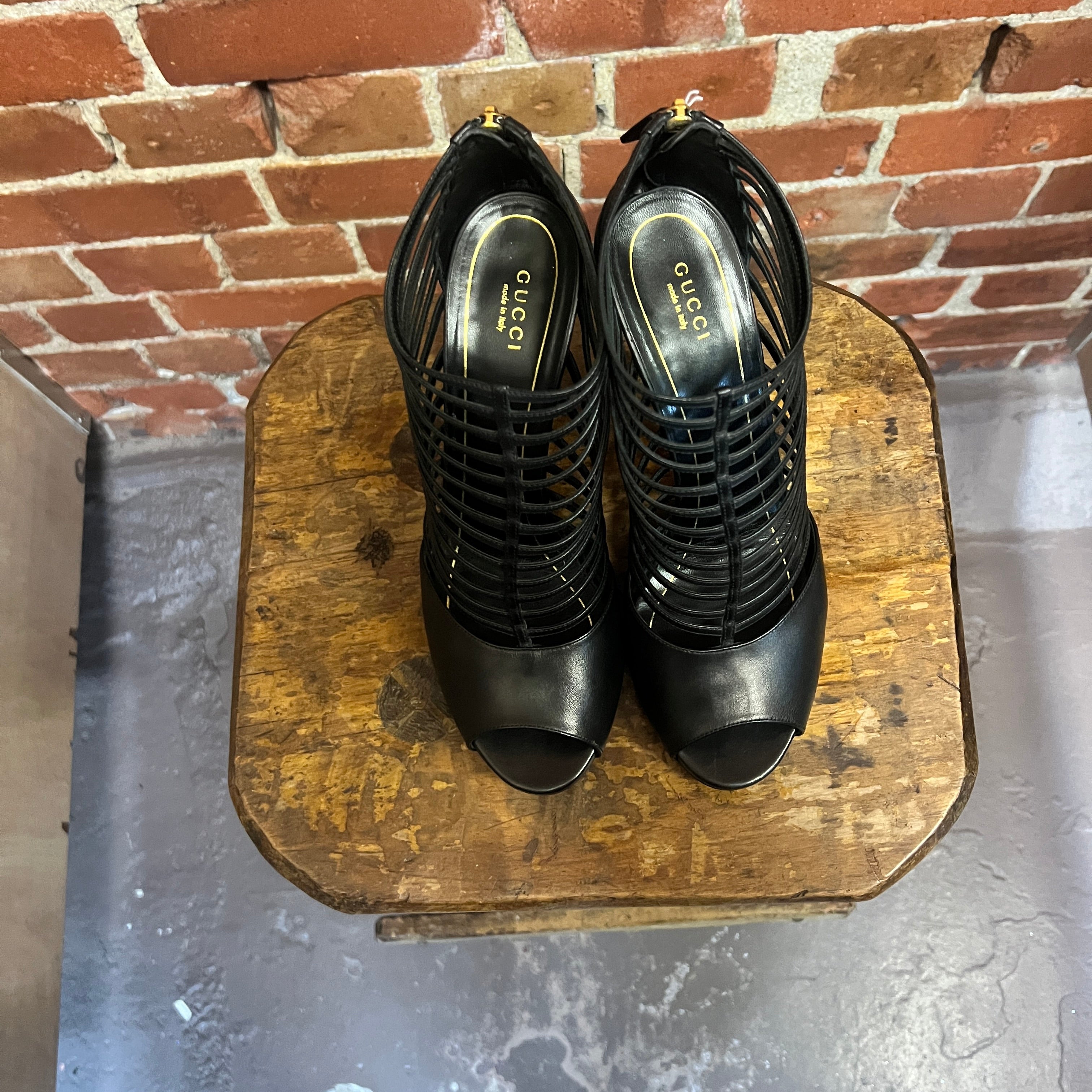 GUCCI leather strappy heels 39.5