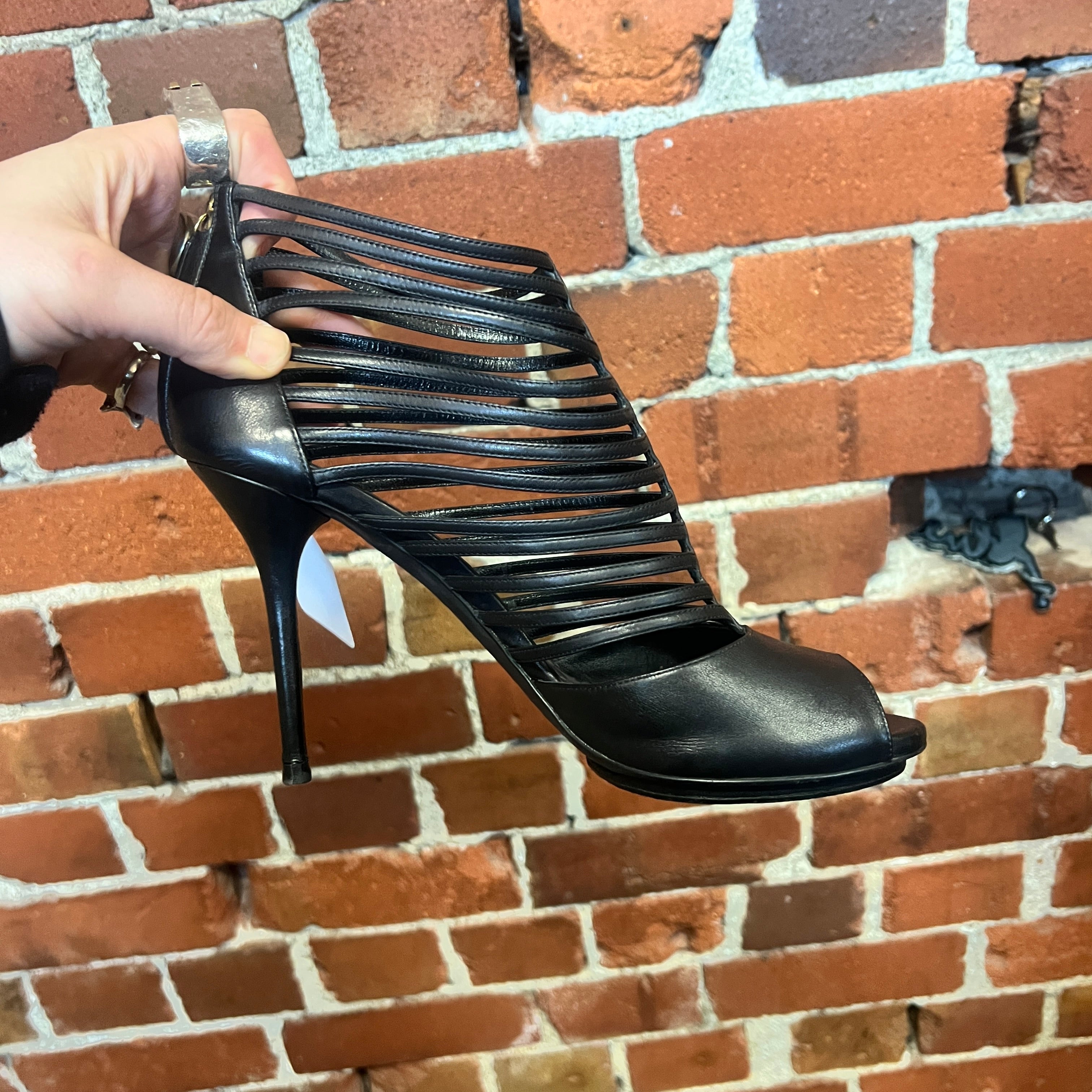 GUCCI leather strappy heels 39.5