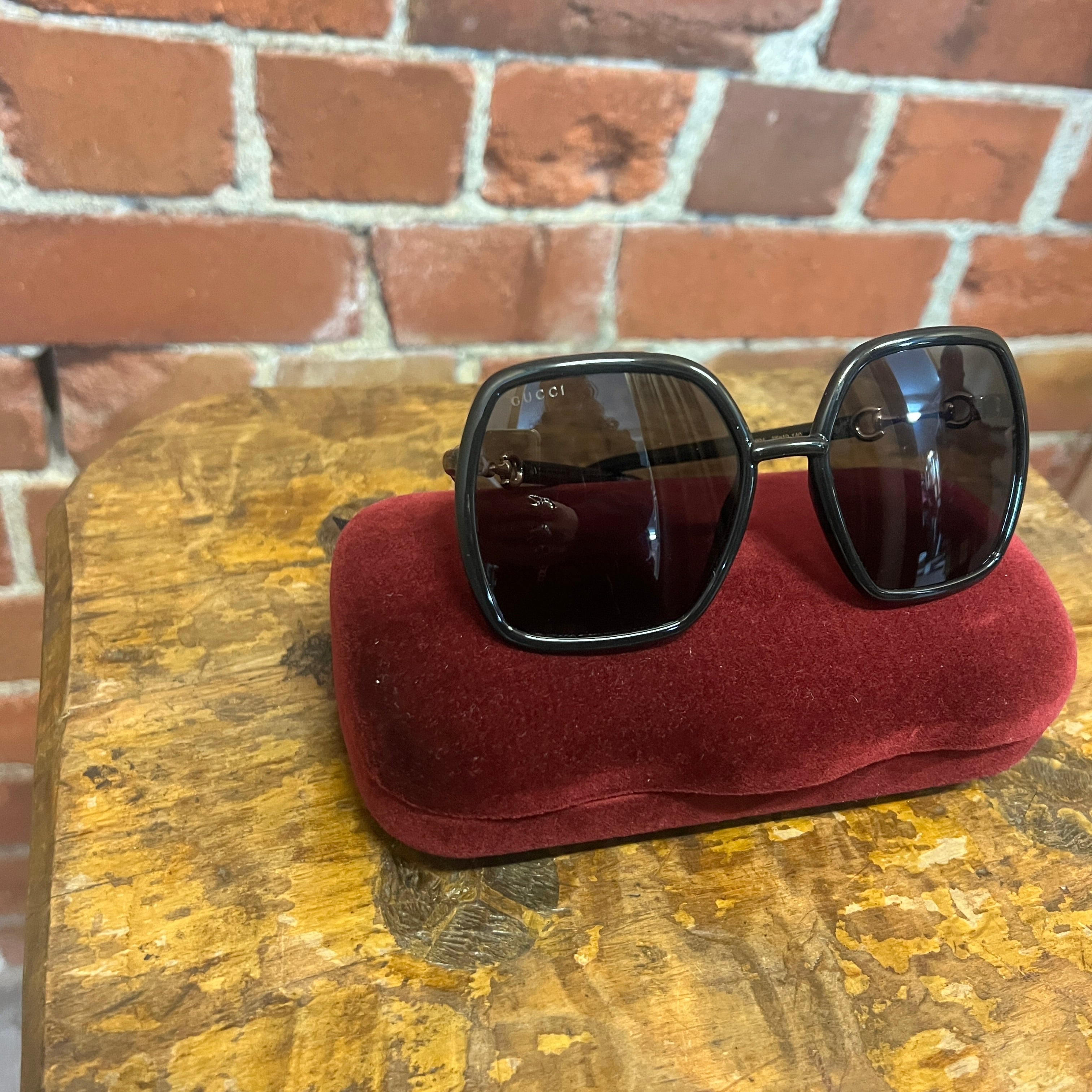 GUCCI horse-bit side sunglasses