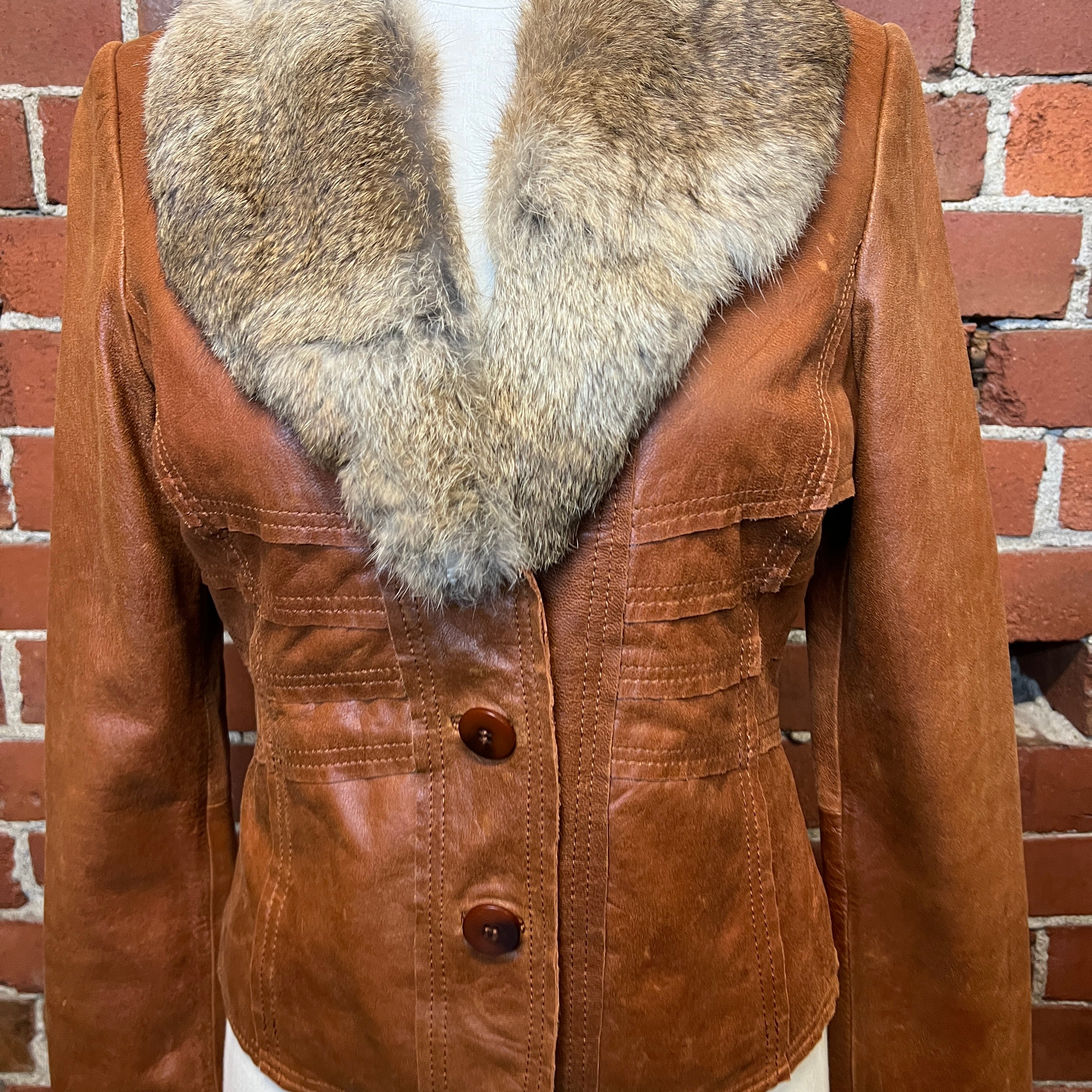 Y2K leather jacket and fur collar