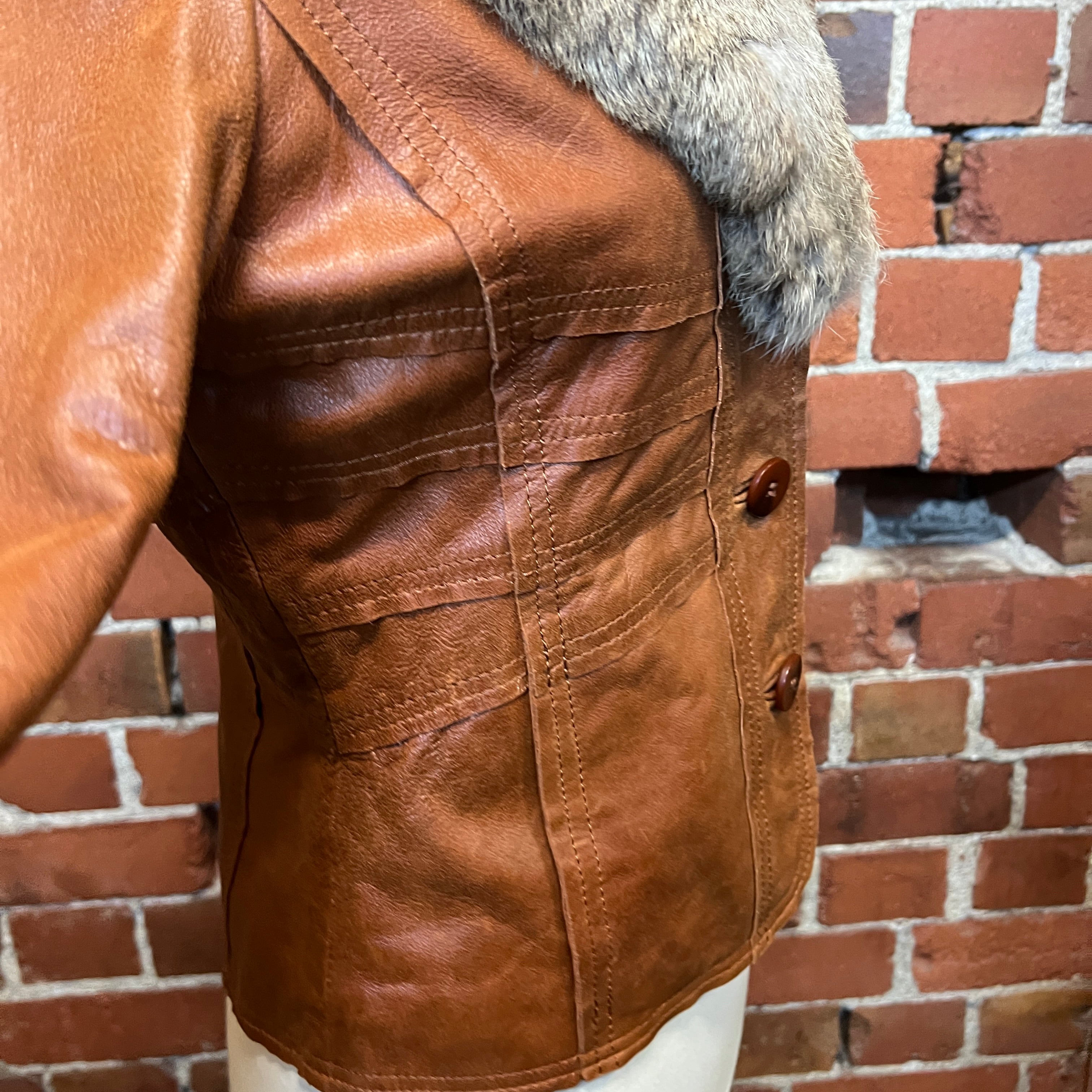 Y2K leather jacket and fur collar