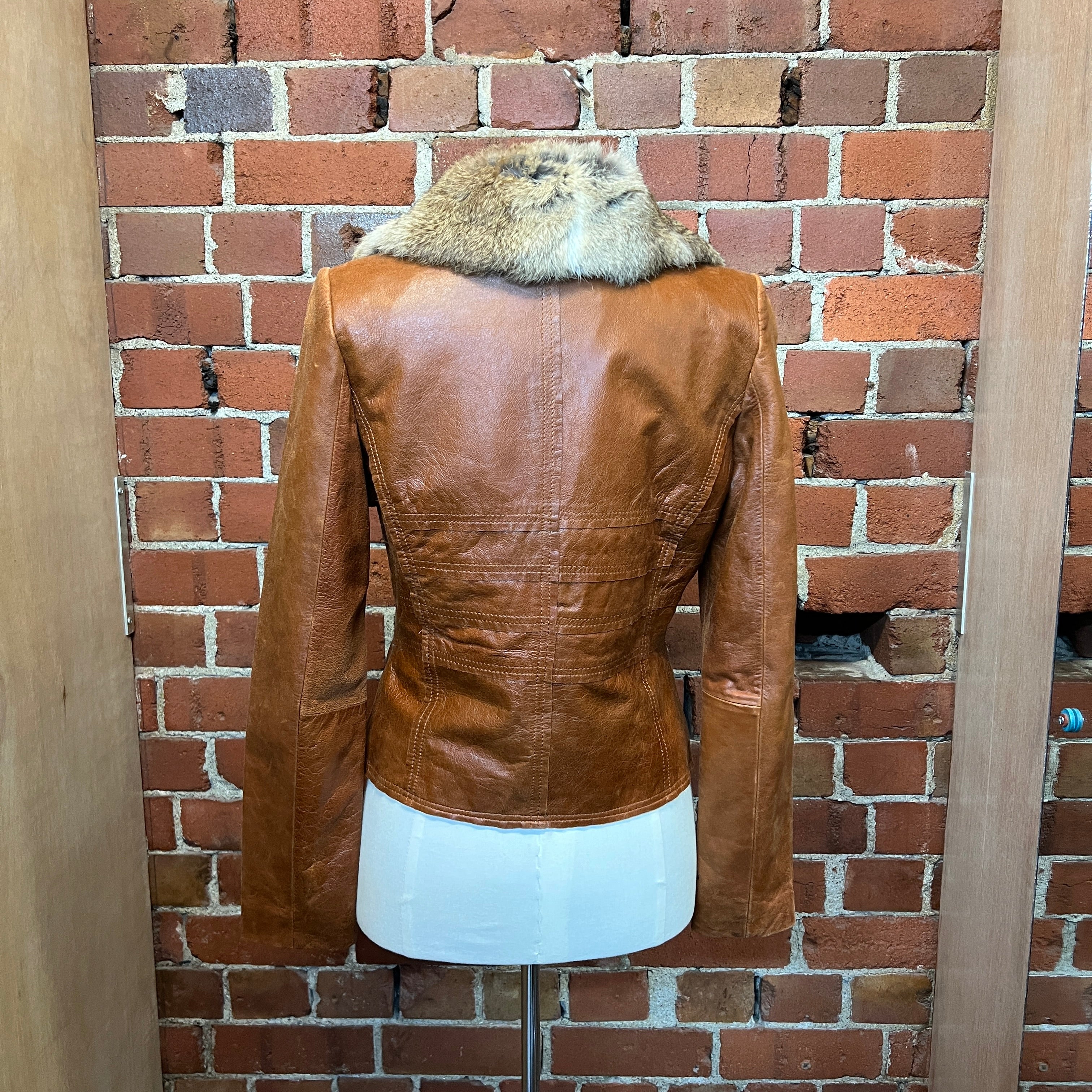 Y2K leather jacket and fur collar