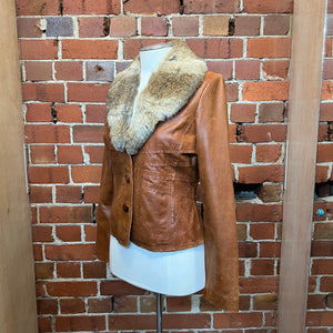 Y2K leather jacket and fur collar