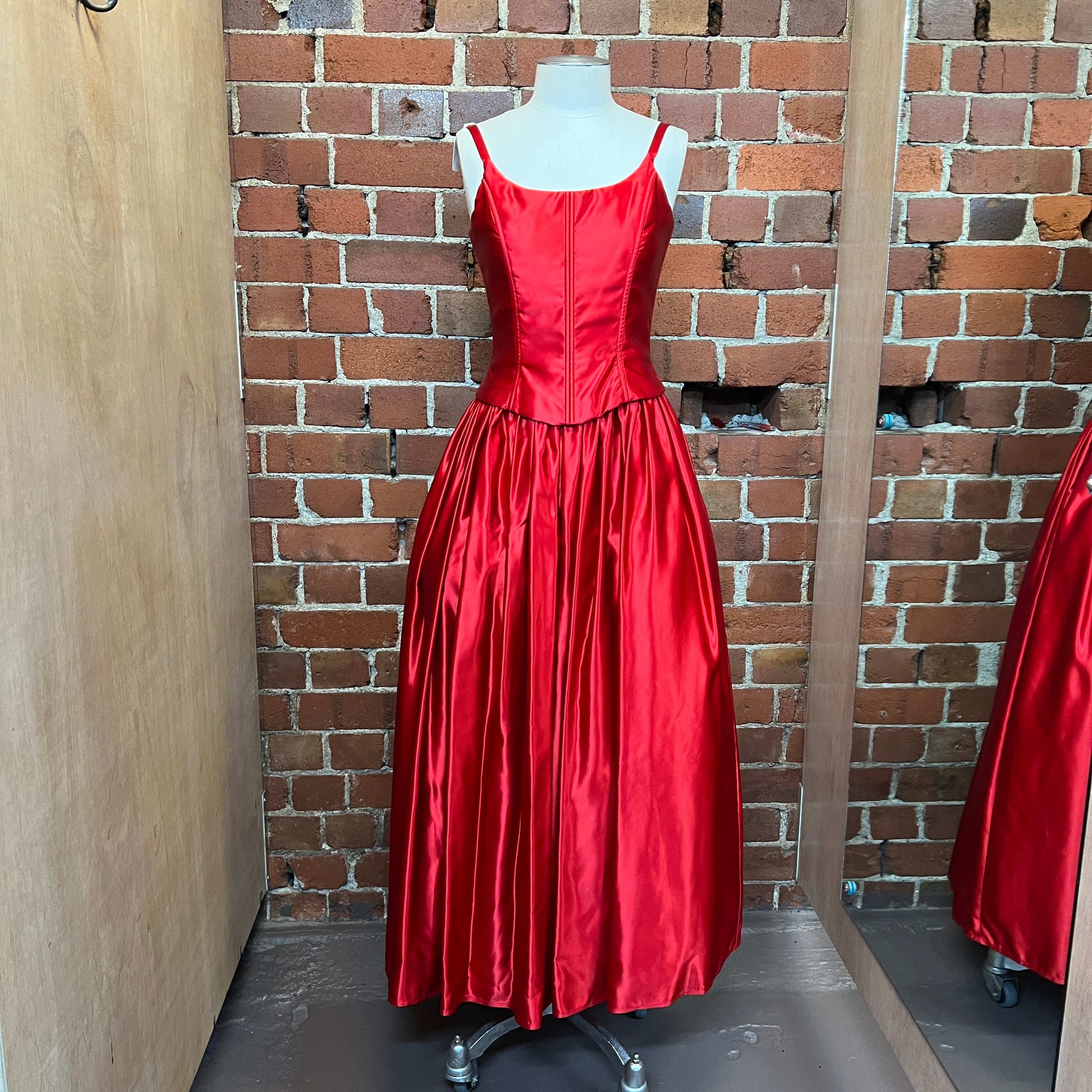 JESSICA MCCLINTOCK Y2K prom gown Wellington Hunters and Collectors JESSICA MCCLINTOCK Y2K prom gown Wellington Hunters and Collectors