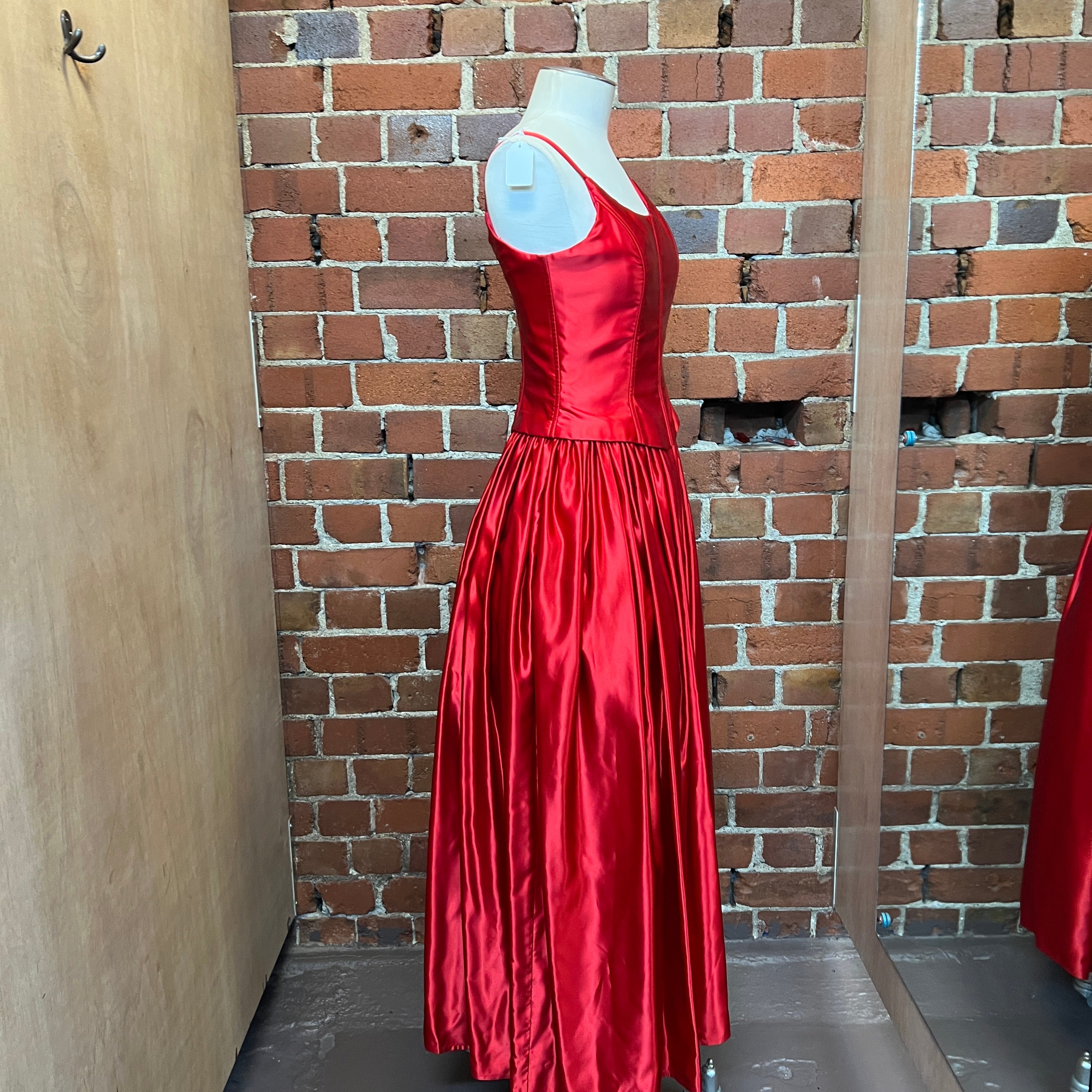 JESSICA MCCLINTOCK Y2K prom gown – Wellington Hunters and Collectors JESSICA MCCLINTOCK Y2K prom gown – Wellington Hunters and Collectors