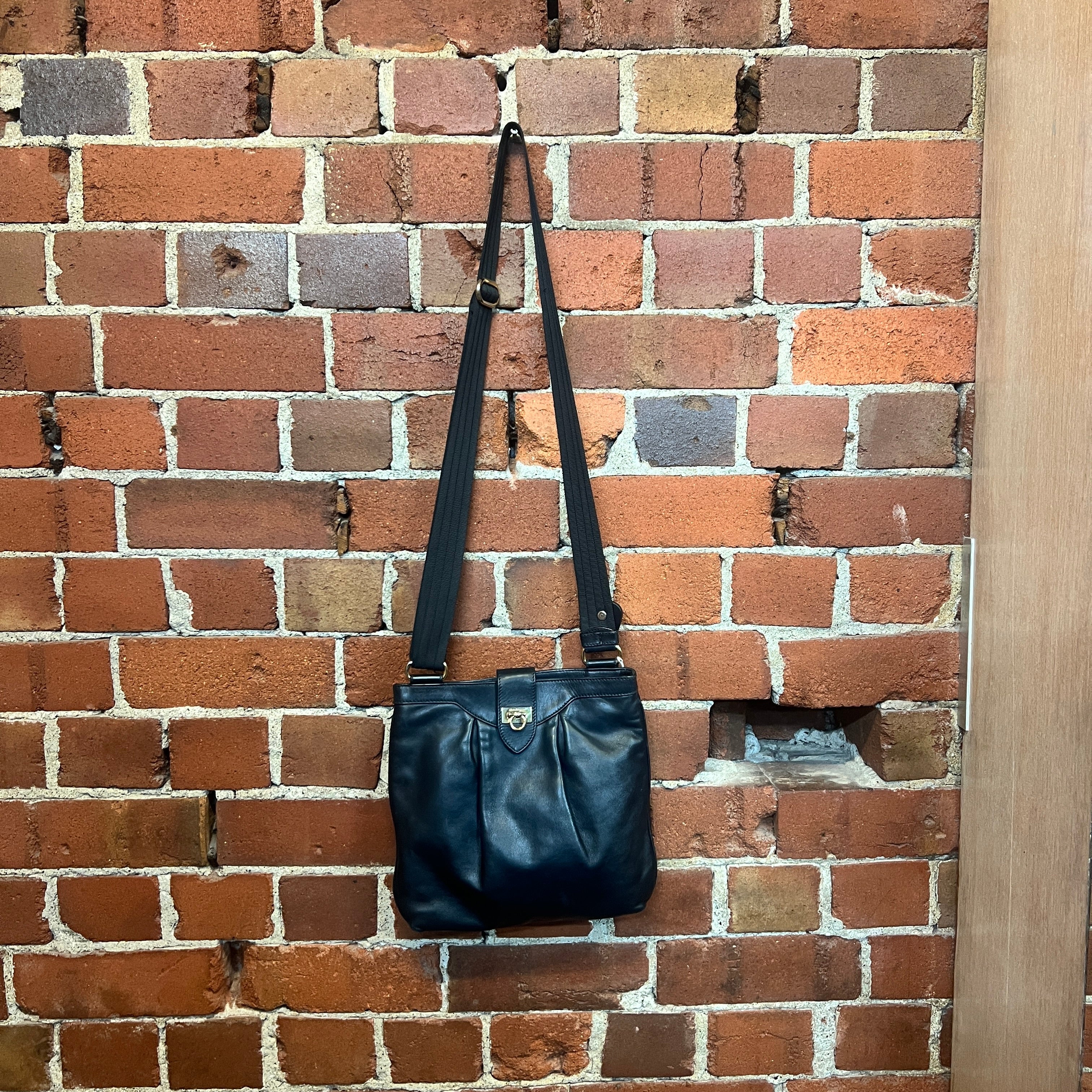 SALVADORE FERRAGAMO leather handbag