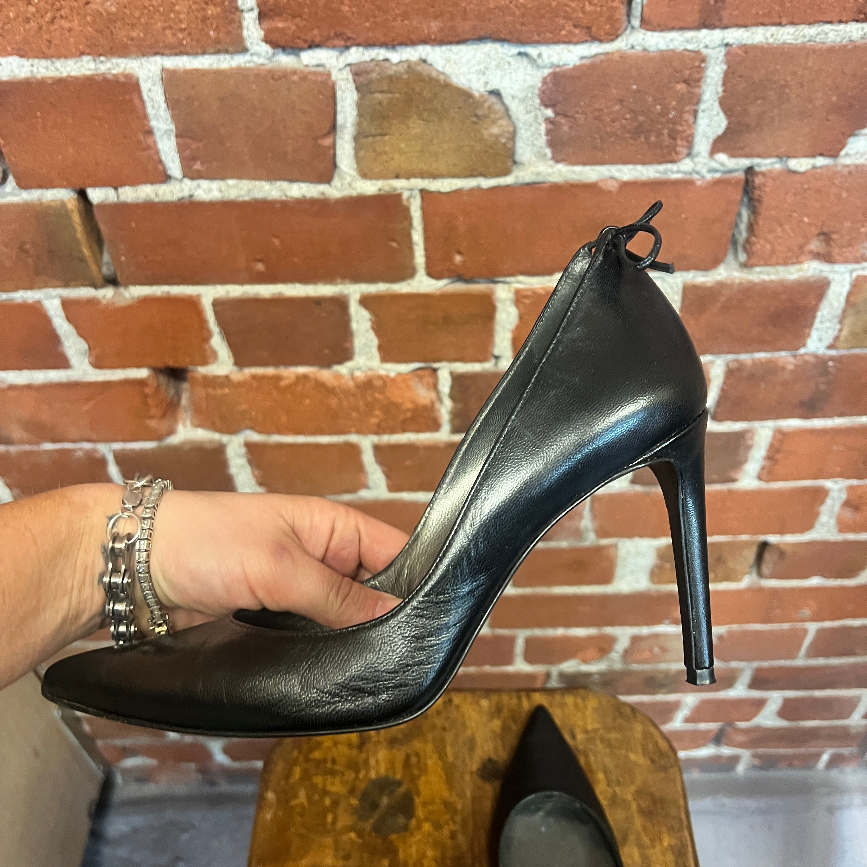 STEWART WEITZMAN  leather hells 39.5