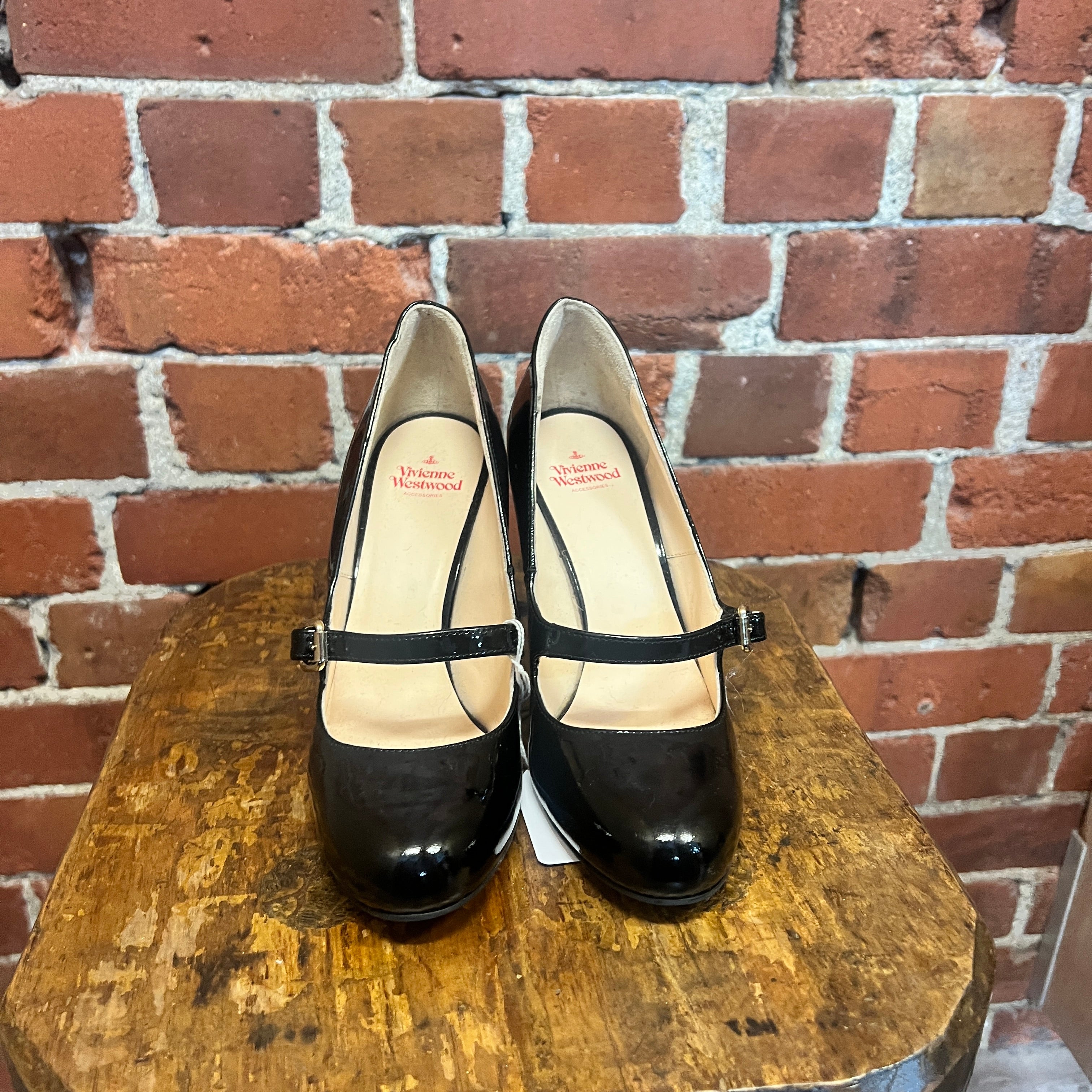 VIVIENNE WESTWOOD patent heels 37