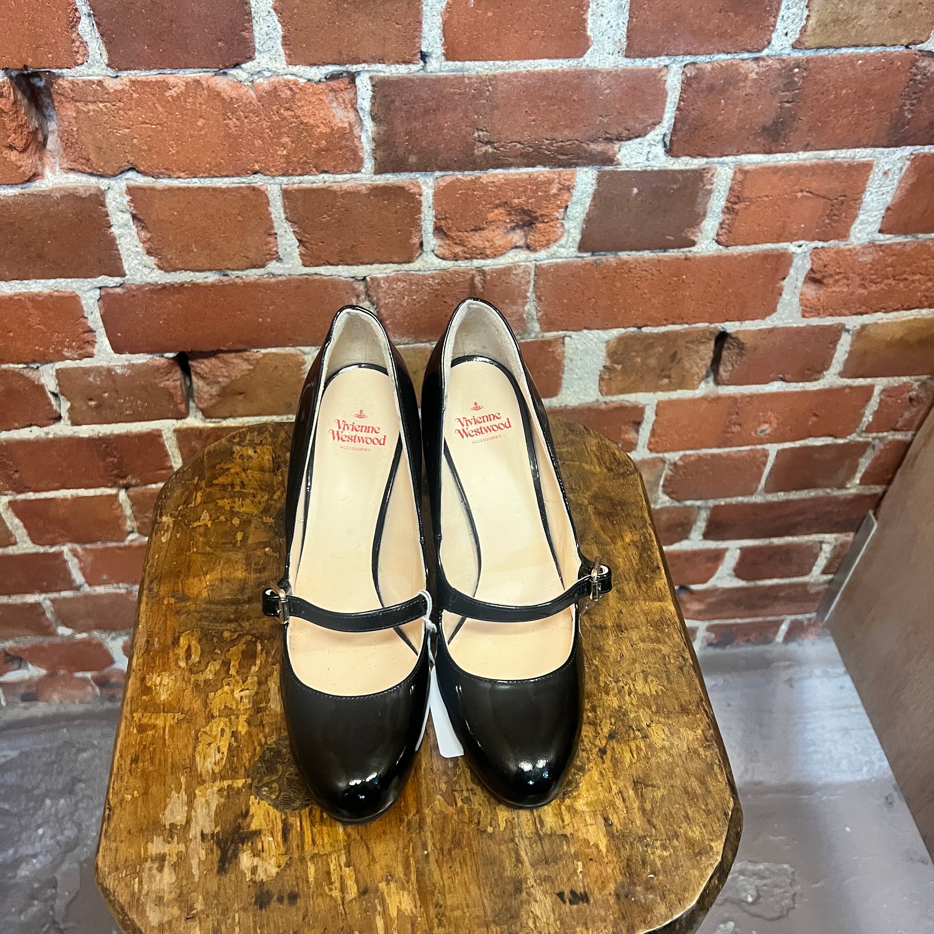 VIVIENNE WESTWOOD patent heels 37