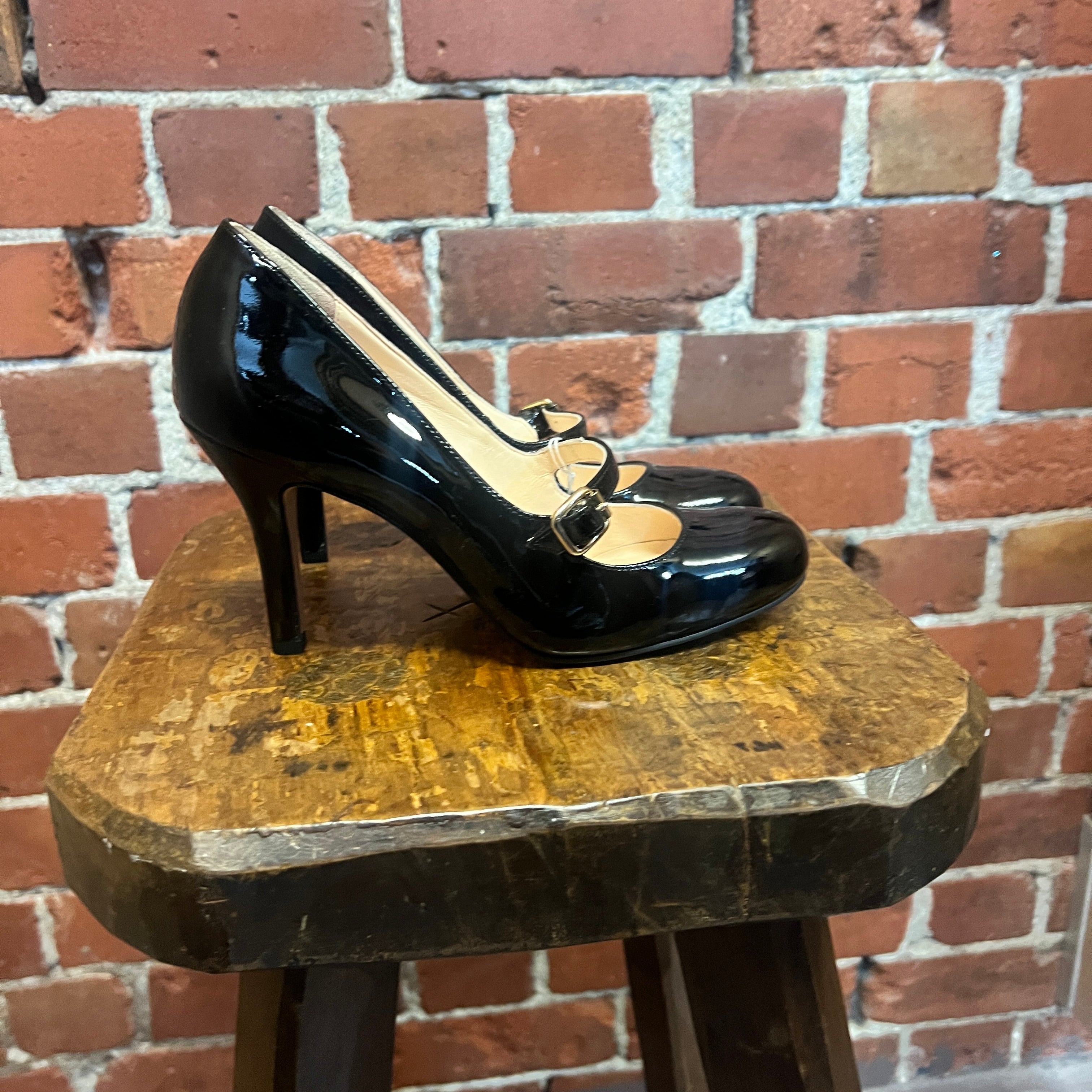 VIVIENNE WESTWOOD patent heels 37