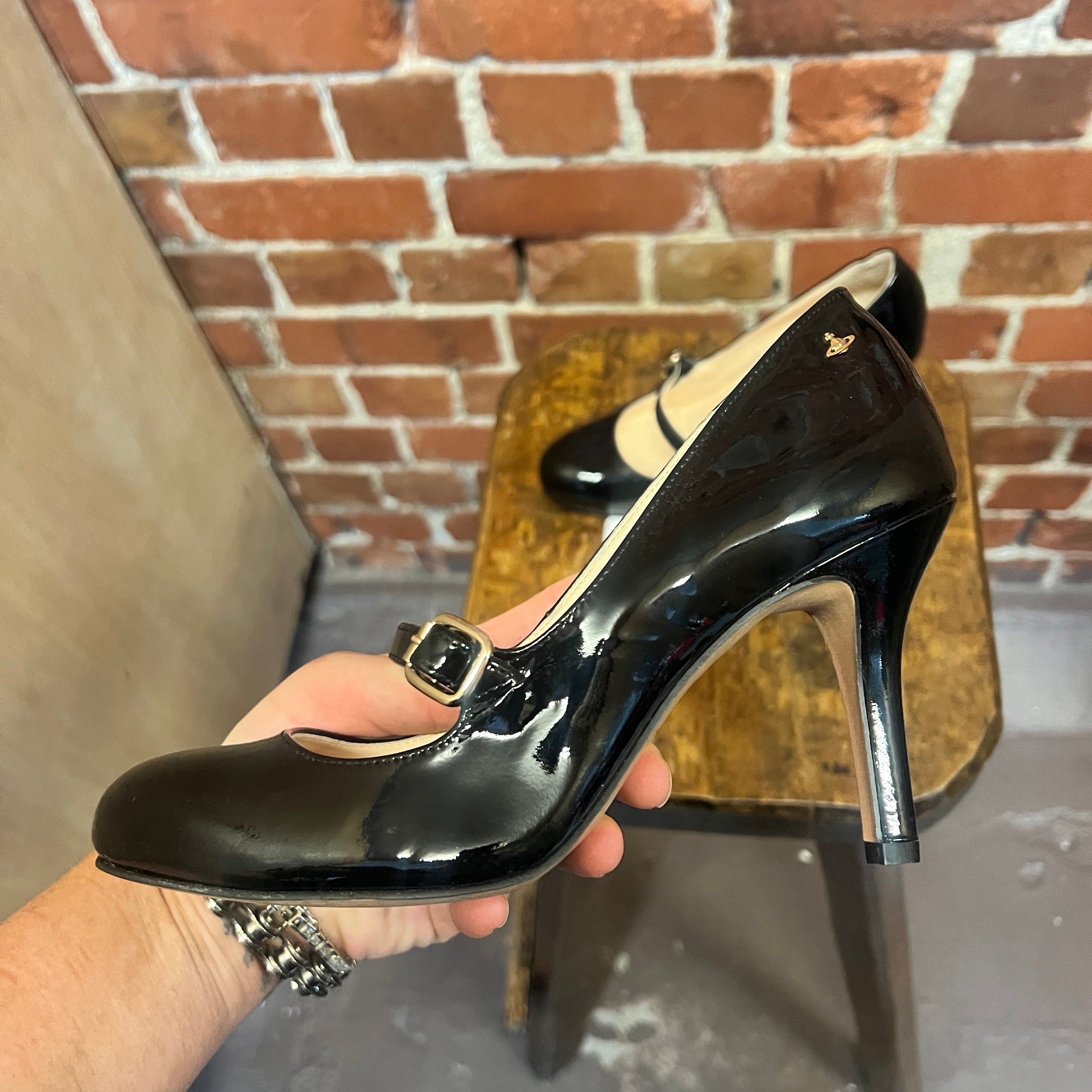 VIVIENNE WESTWOOD patent heels 37