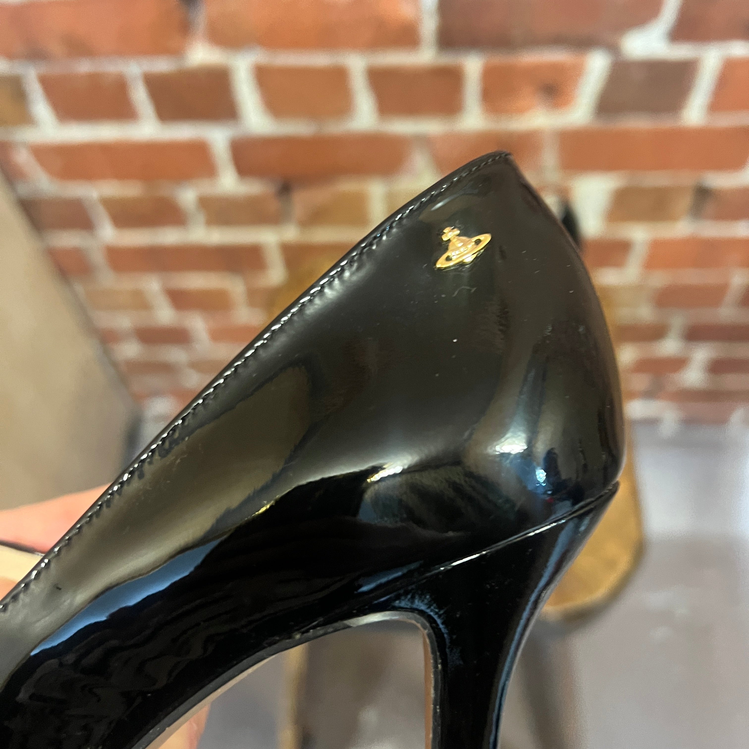 VIVIENNE WESTWOOD patent heels 37